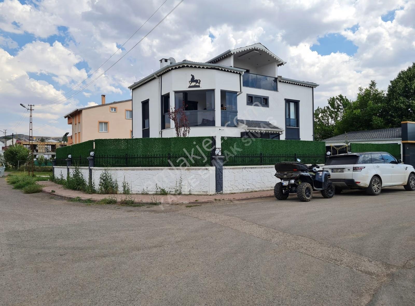 Kabze Emlaktan Sivas Karşıyaka Mh'de Köşe Başı Satılık Villa..! - Görsel 26