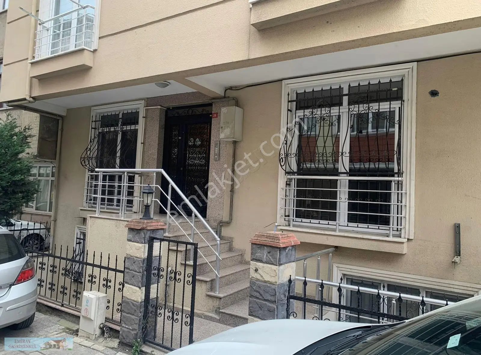 Ünalan Mah. Emar Avm Komşu Katta Tek Daire Satılık 3+1 170 M2