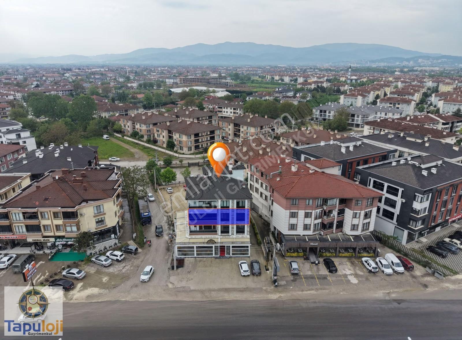 Tapuloji'den Bağlantı Yolunda - Çok Geniş - Ara Kat - 3+1 Daire
