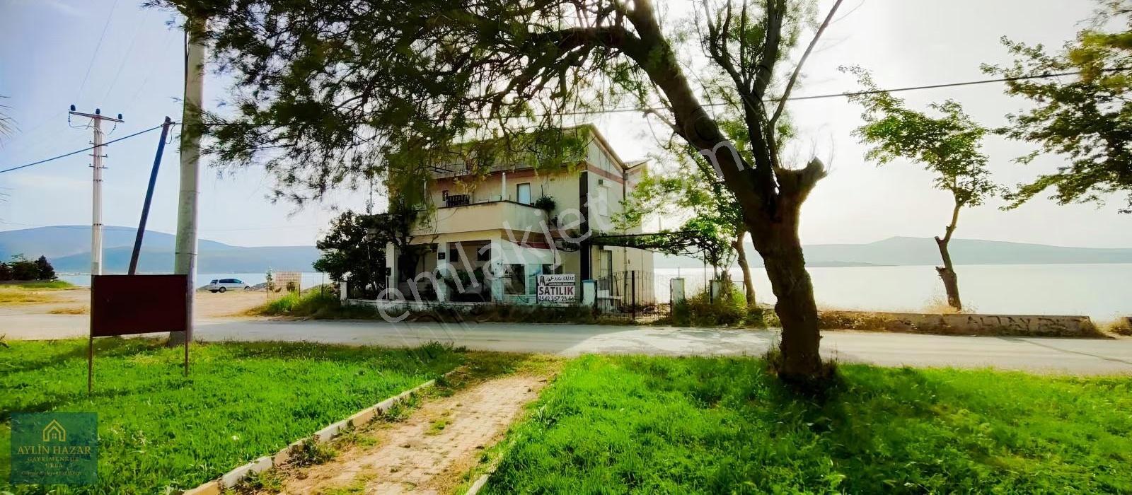 Urla'da Denize Sıfır 1300 M2 İçinde 7+2 Ev Veya Otel !