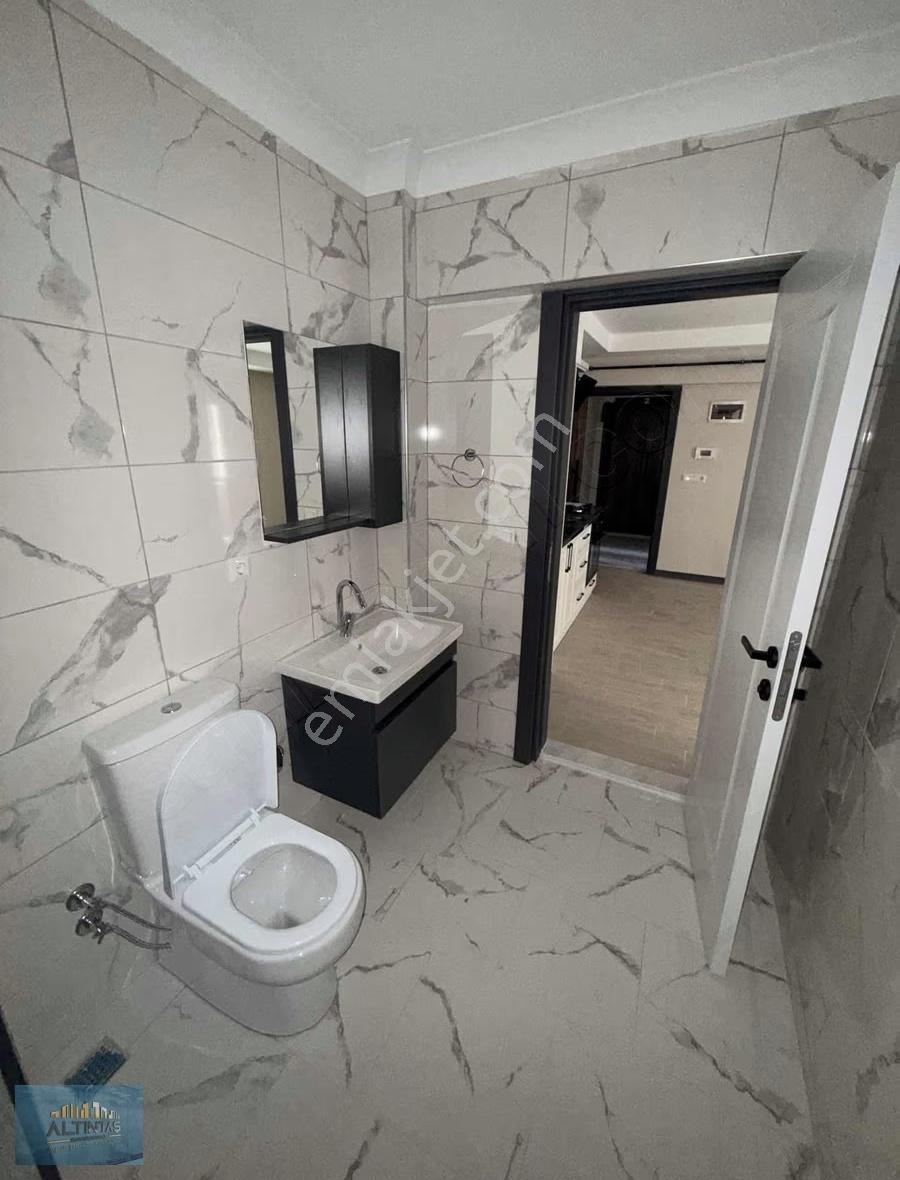 Hastane Bölgesinde Kiralık Orta Kat 1+1 Daireler - Görsel 12