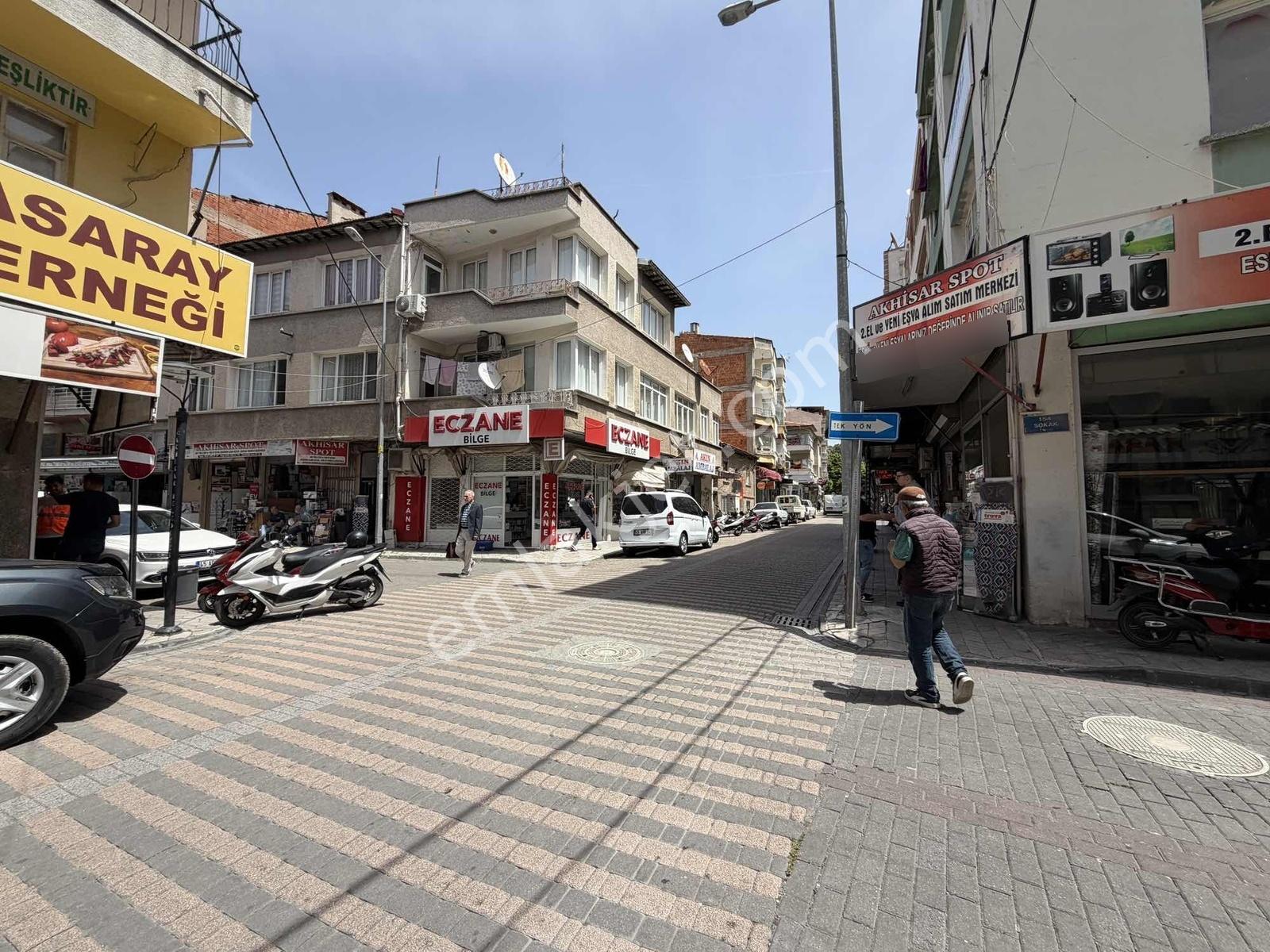 Şehir Merkezinde Komple Satılık Bina | 3 Dükkan + 3 Daire - Görsel 8