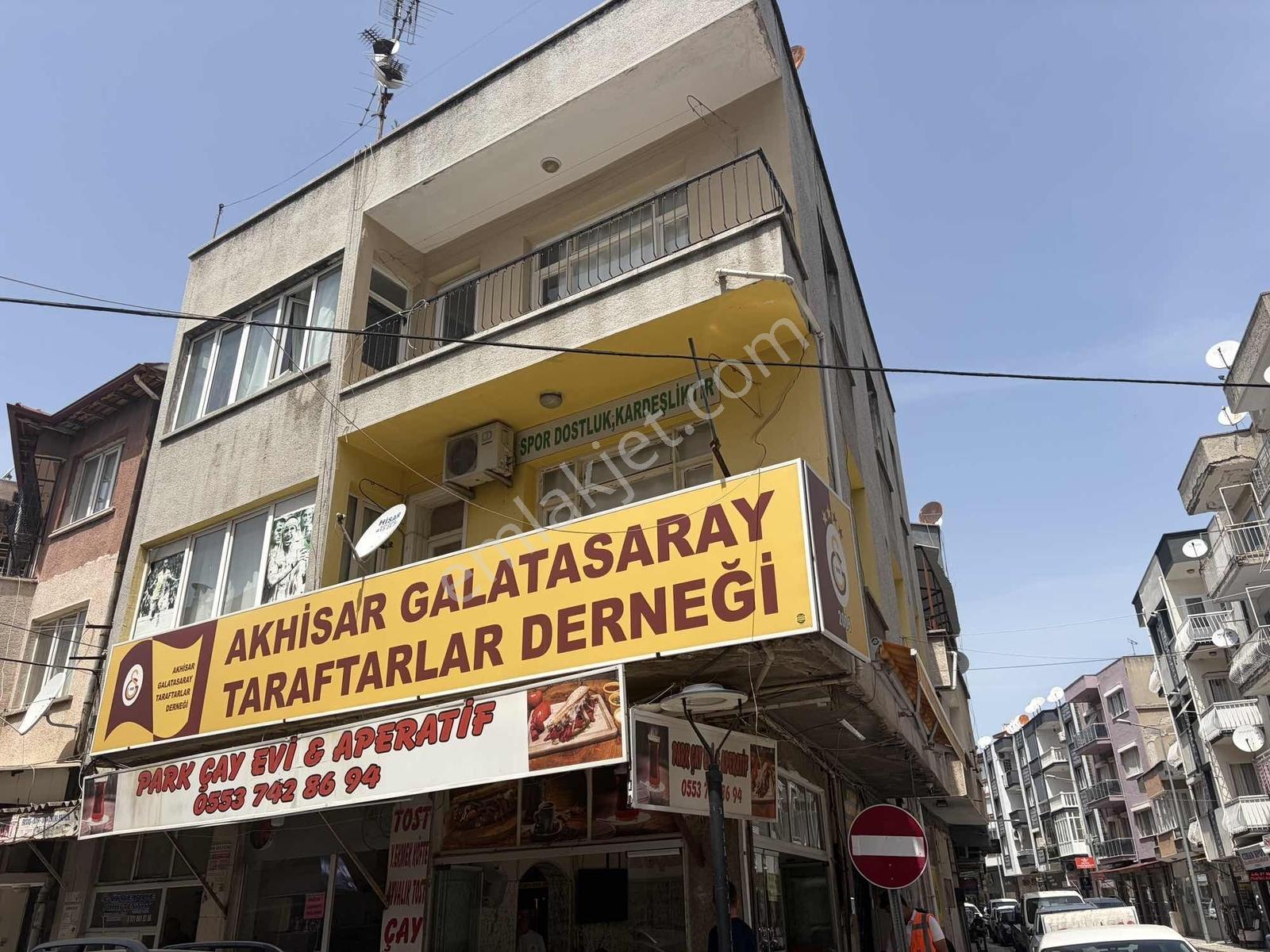 Şehir Merkezinde Komple Satılık Bina | 3 Dükkan + 3 Daire - Görsel 6