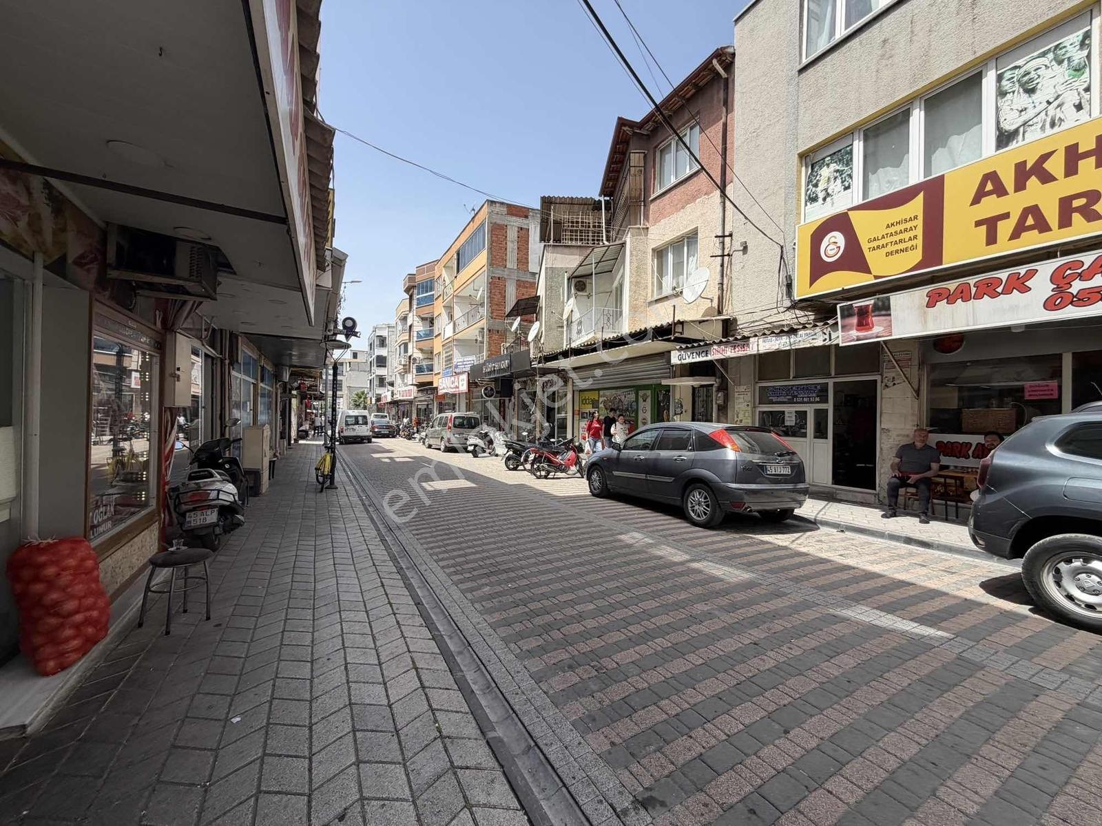Şehir Merkezinde Komple Satılık Bina | 3 Dükkan + 3 Daire - Görsel 10