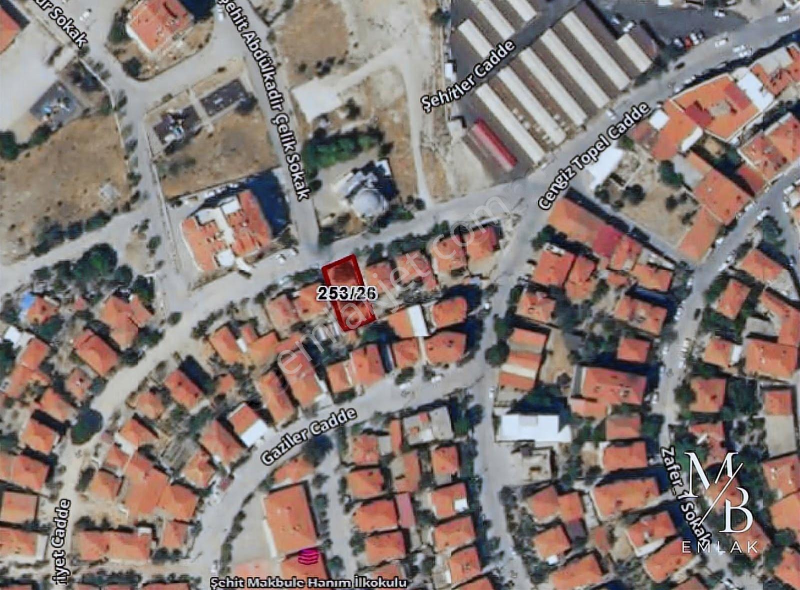 Gördesin Göbeğinde 300 M2, Bahçeli Satılık Ev