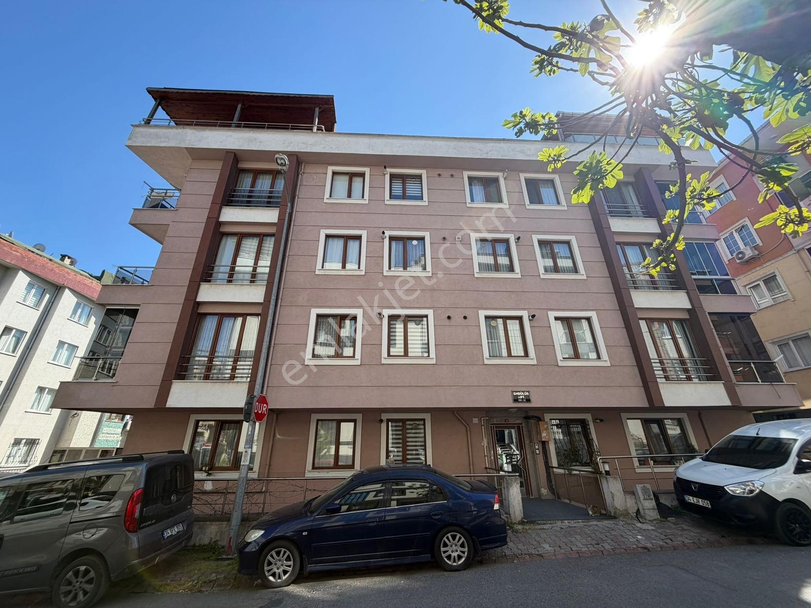 İstiklalde Eşyalı Faturalar Dahil 3+1 Çatı Katı