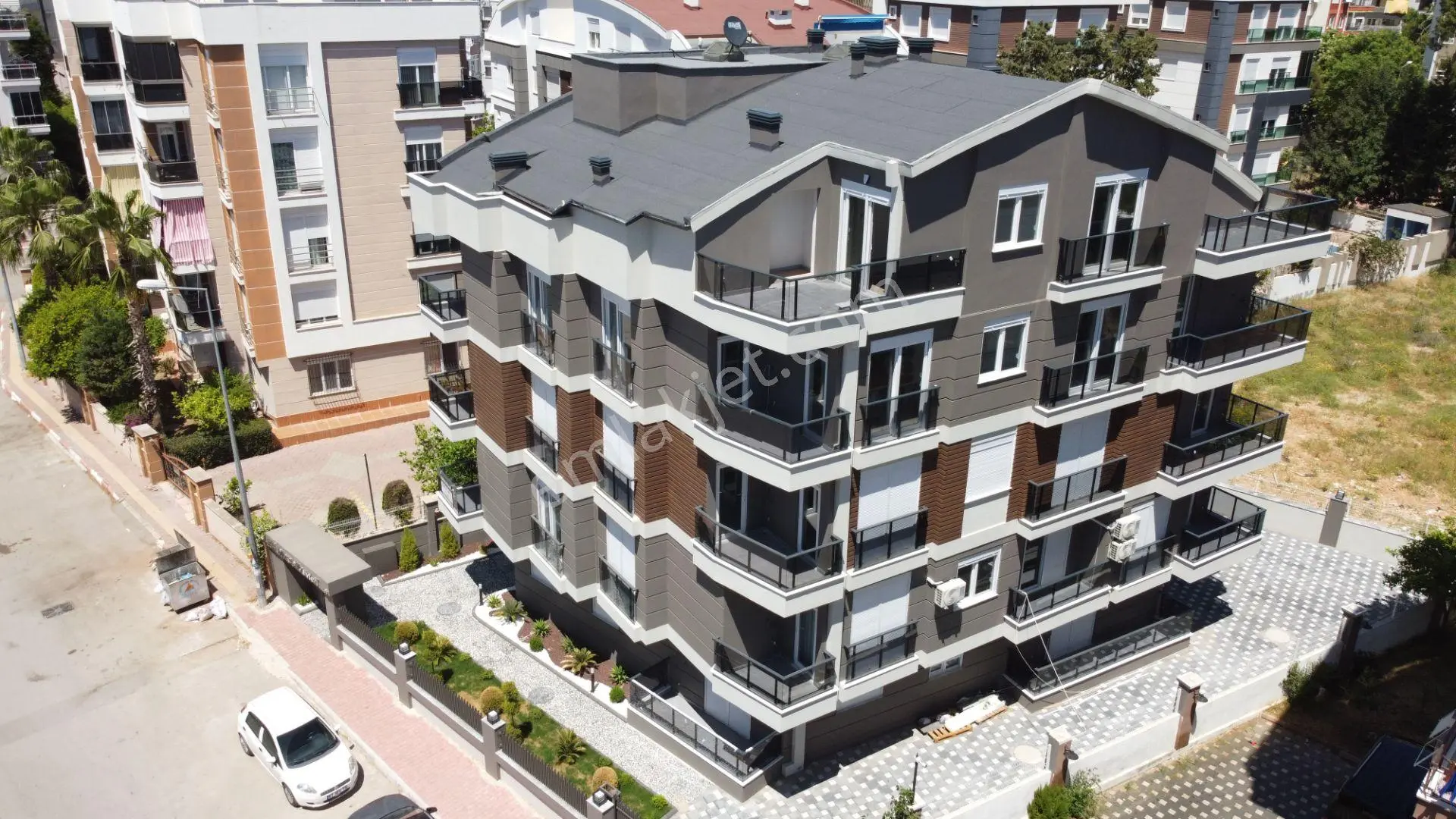 Meydankavağında Katta Önü Kapanmaz Ferah 1+1