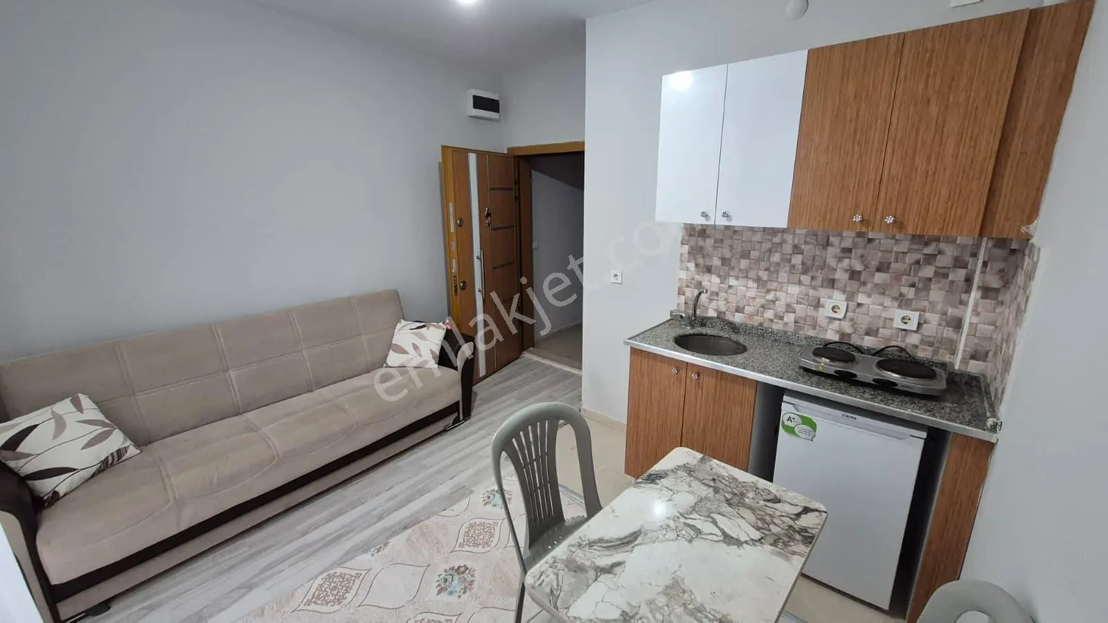 B&u Gayrimenkulden Cumhuriyet Mh Özaydınparkta Satılık 1+1 Daire
