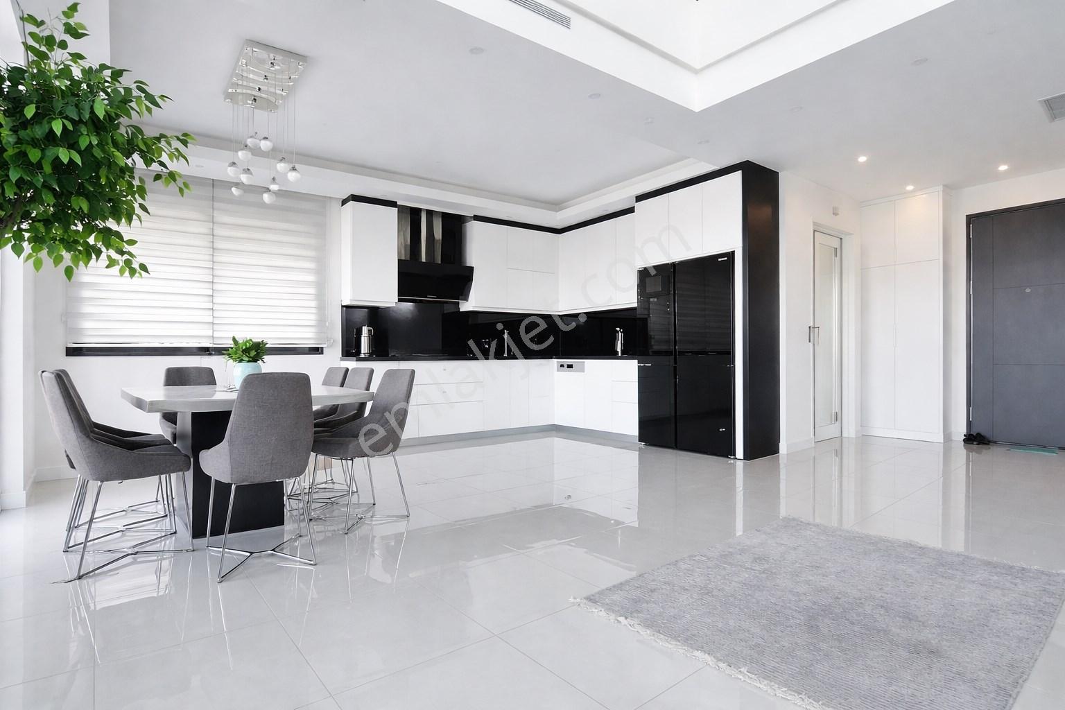 Alanya Kargıcakta Muhteşem Deniz Manzaralı Denize Sadece 50 M Ultra Lüks 6+1 Villa - Görsel 11