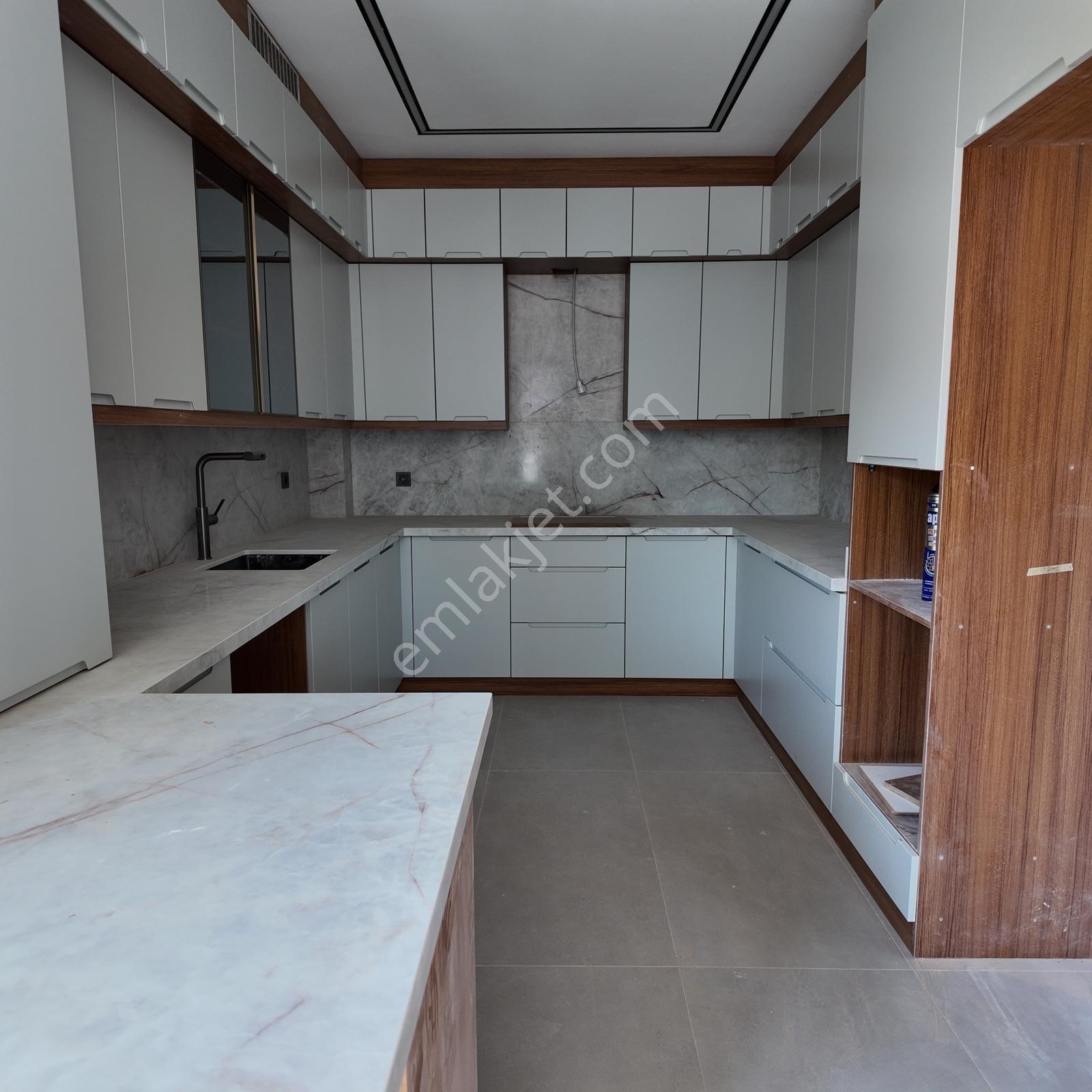 Reşatbey Yürüyüş Yoluna Komşu 282 M2 6+1 Tripleks Villa - Görsel 10