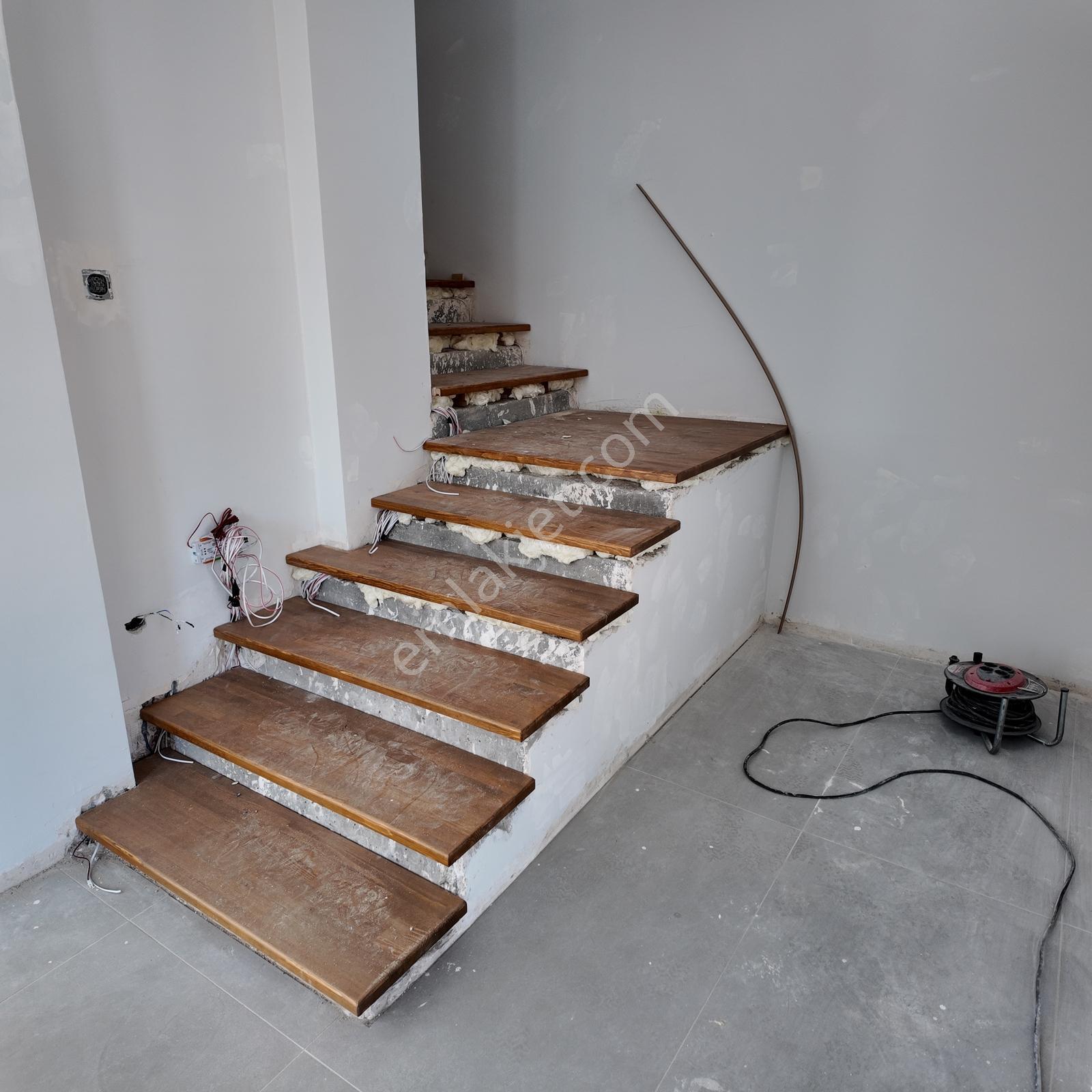 Reşatbey Yürüyüş Yoluna Komşu 282 M2 6+1 Tripleks Villa - Görsel 5