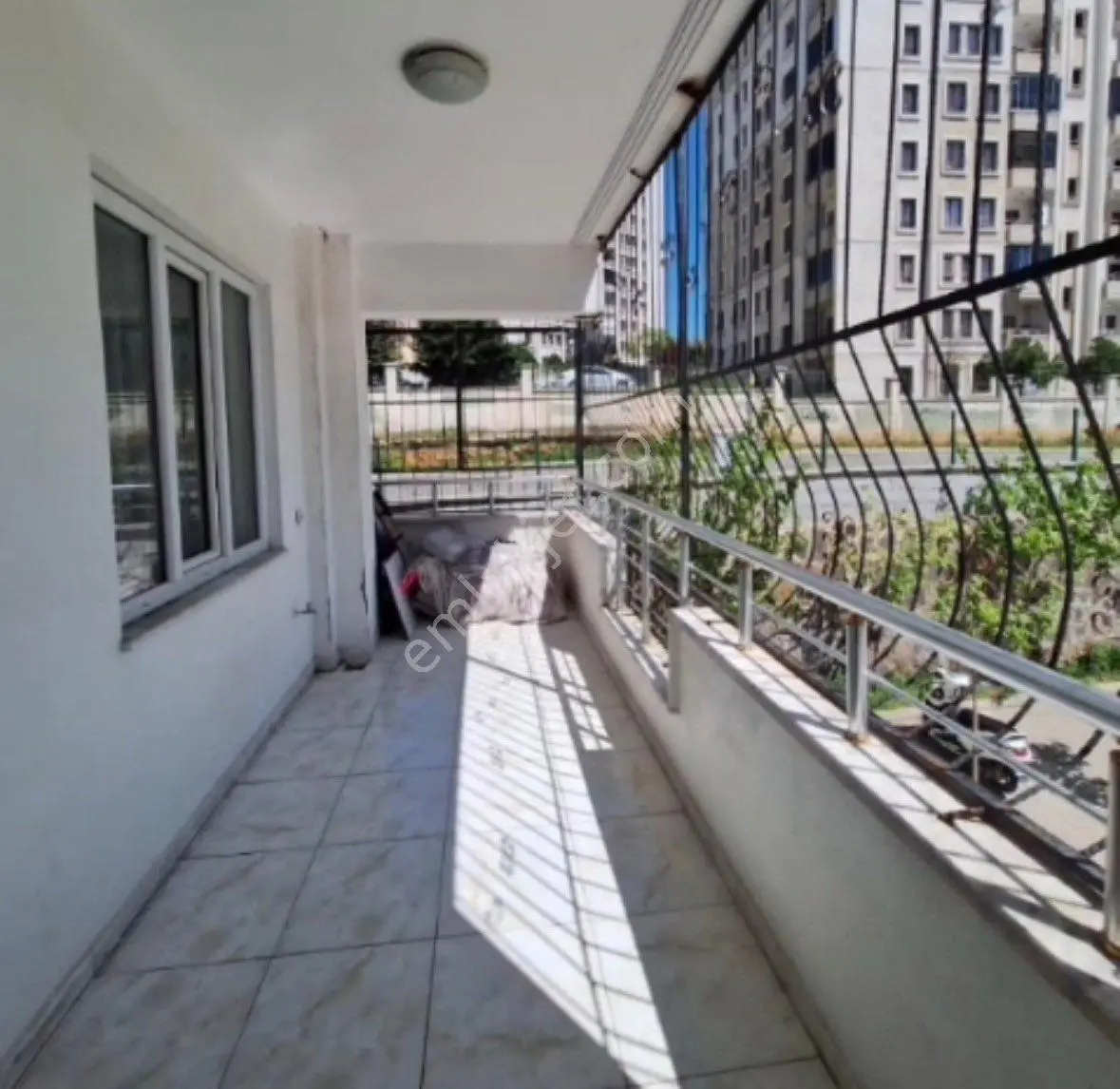 Liv Hospital Arkasında Satılık 2+1 Daire