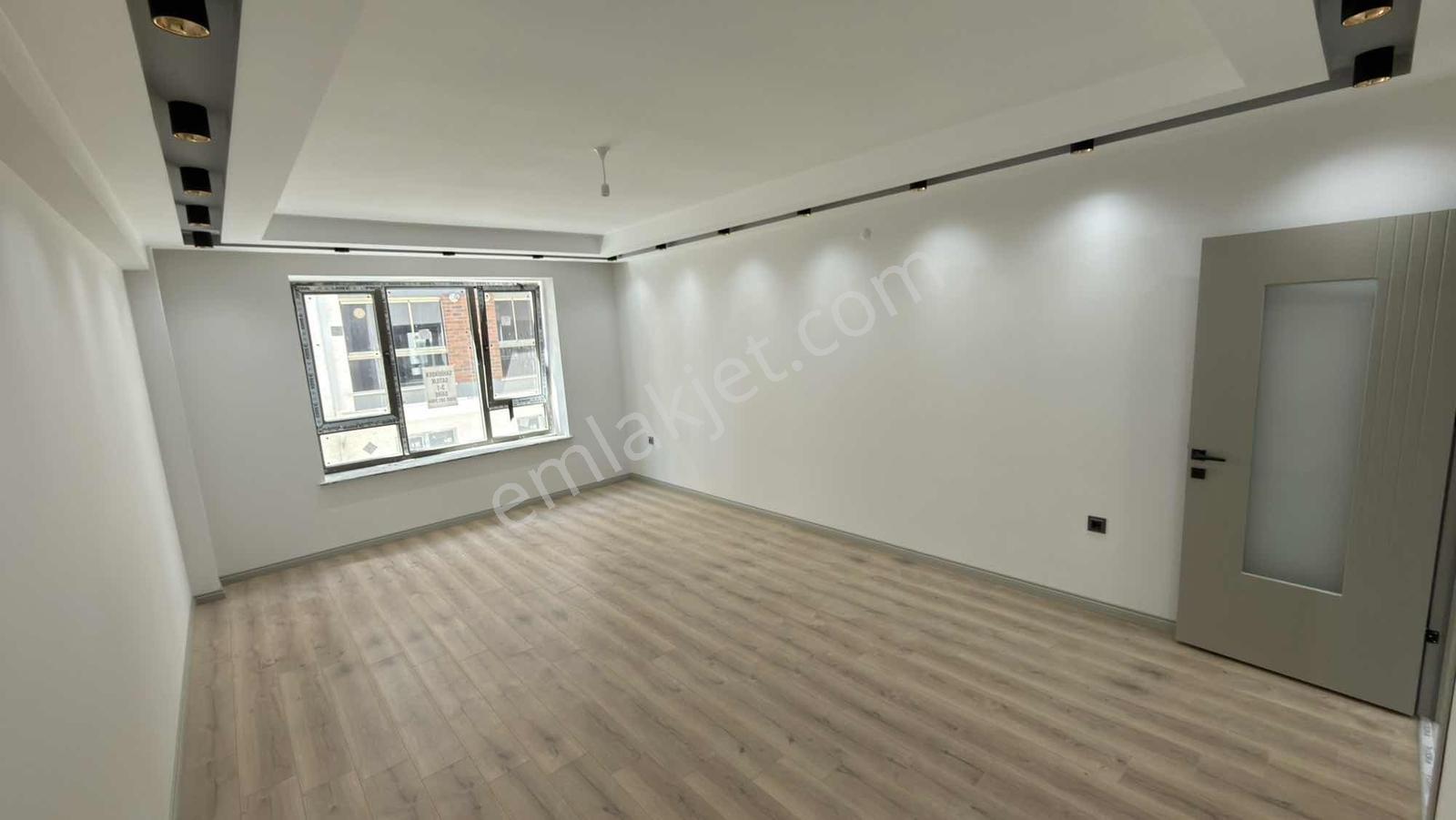 Batıkente Masrafsız! 137m2, Kombili Ve Ankastreli Satılık Daire" - Görsel 2