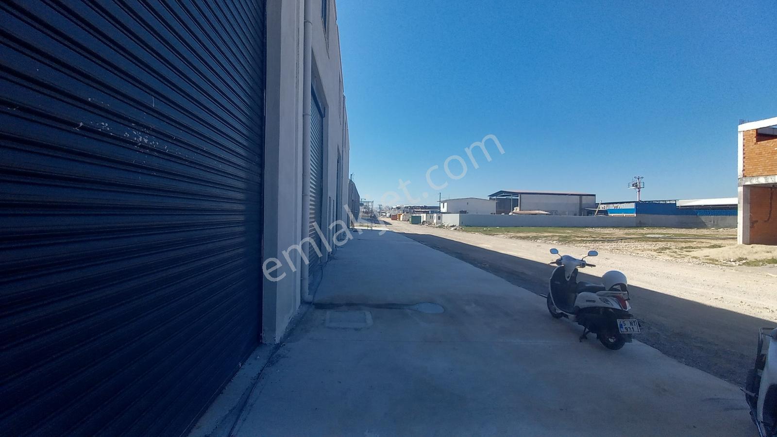 Nuri Giyik Sanayi Sitesinde 240 M2 Dükkan - Görsel 17