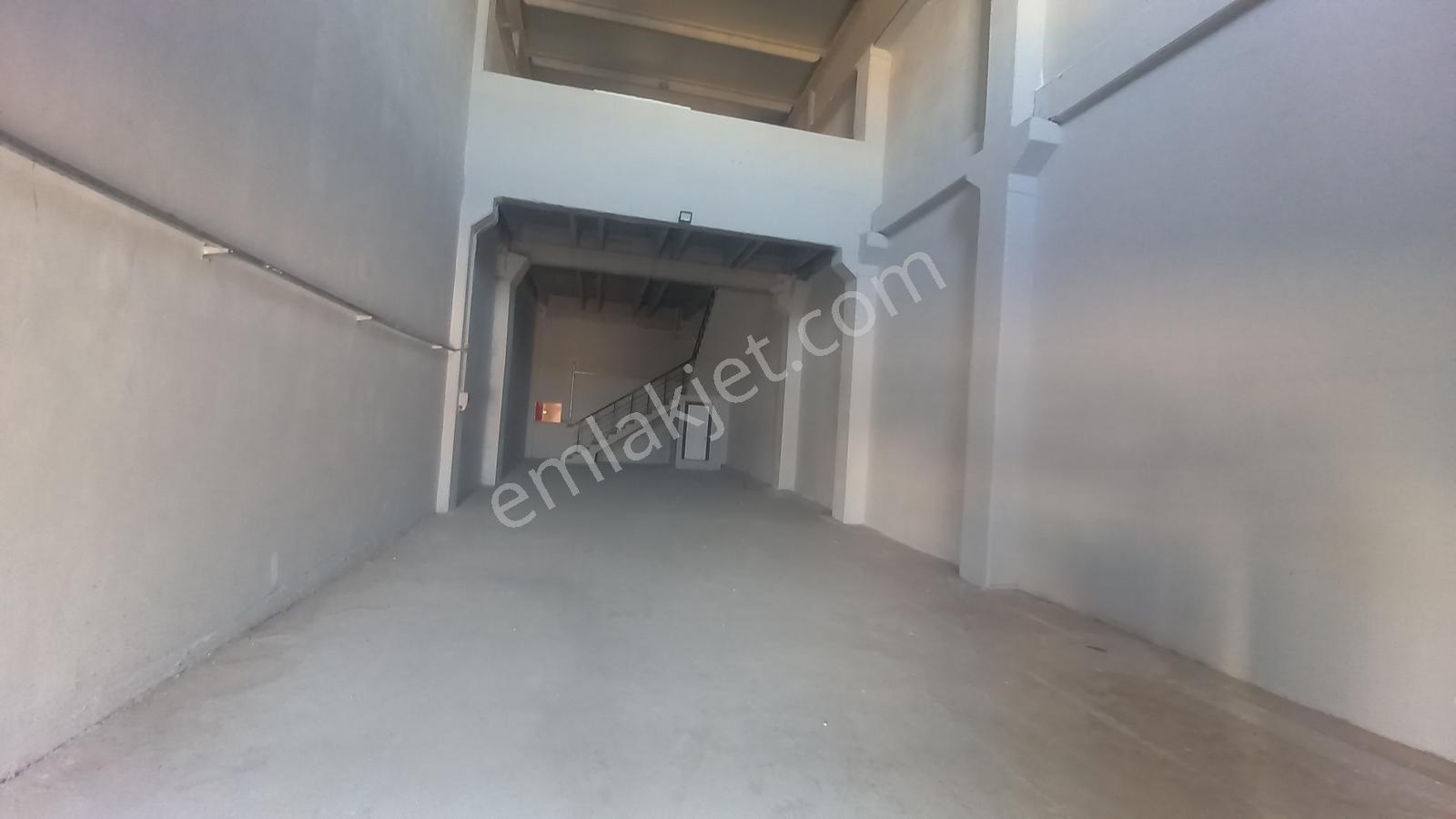 Nuri Giyik Sanayi Sitesinde 240 M2 Dükkan