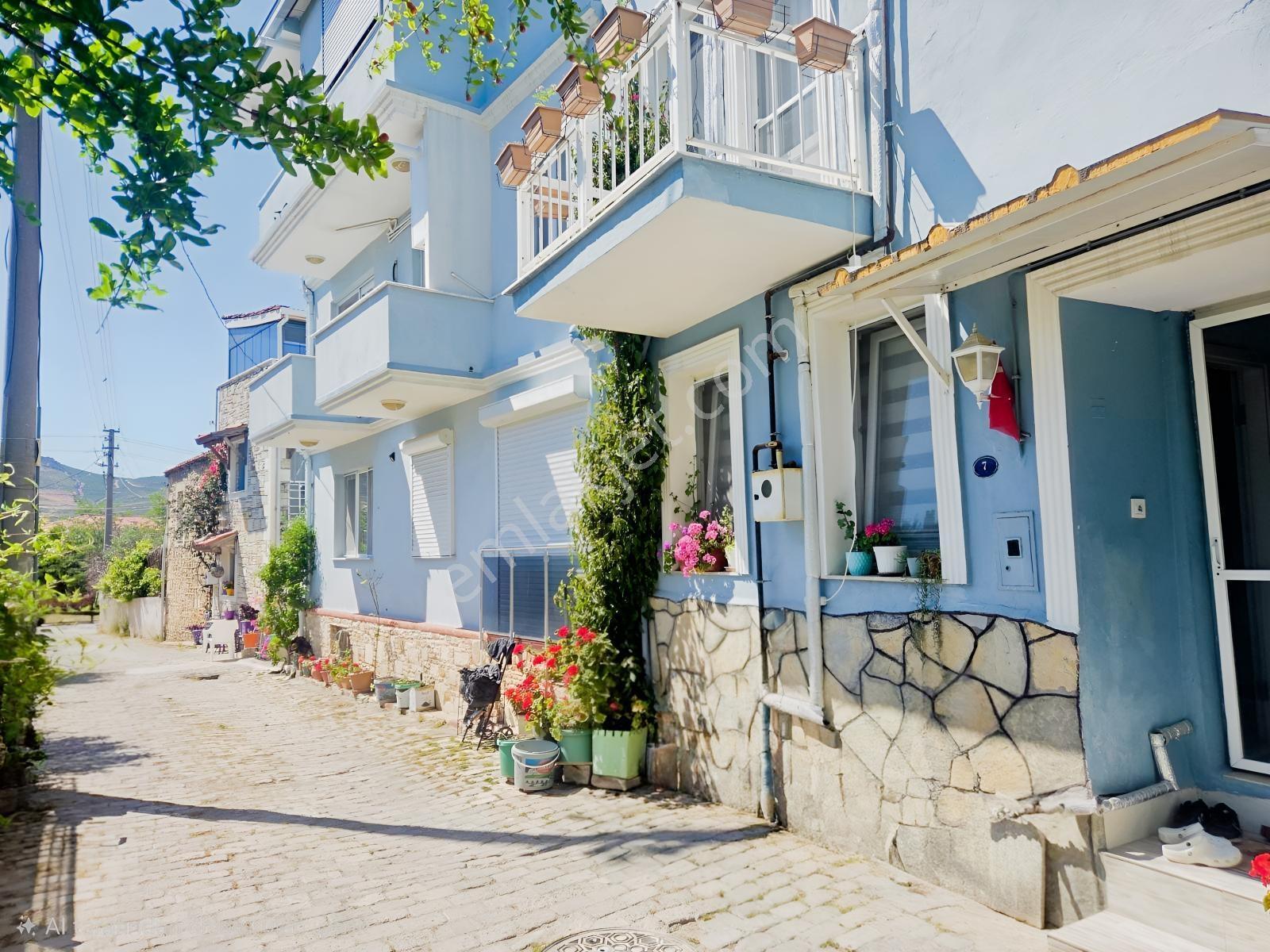 Yenifoça'da Süper Konumda Satılık 3+1 Teraslı Tripleks Villa - Görsel 34