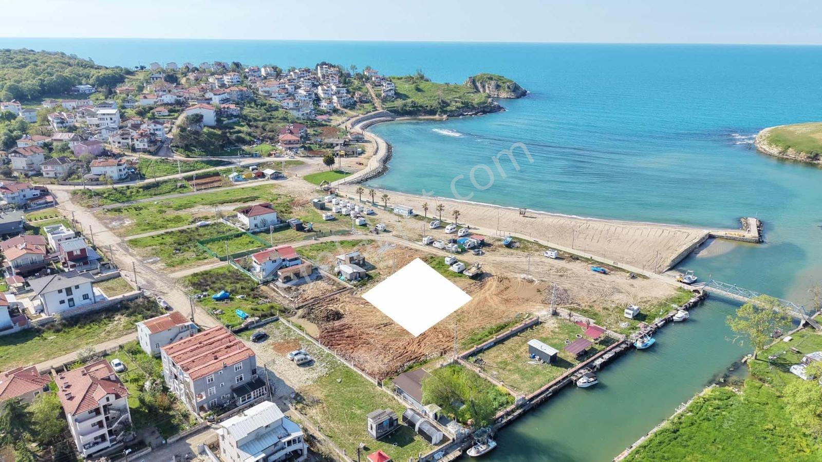 Seyrek Plajınada Harika Konumda 400 M2 Arsa