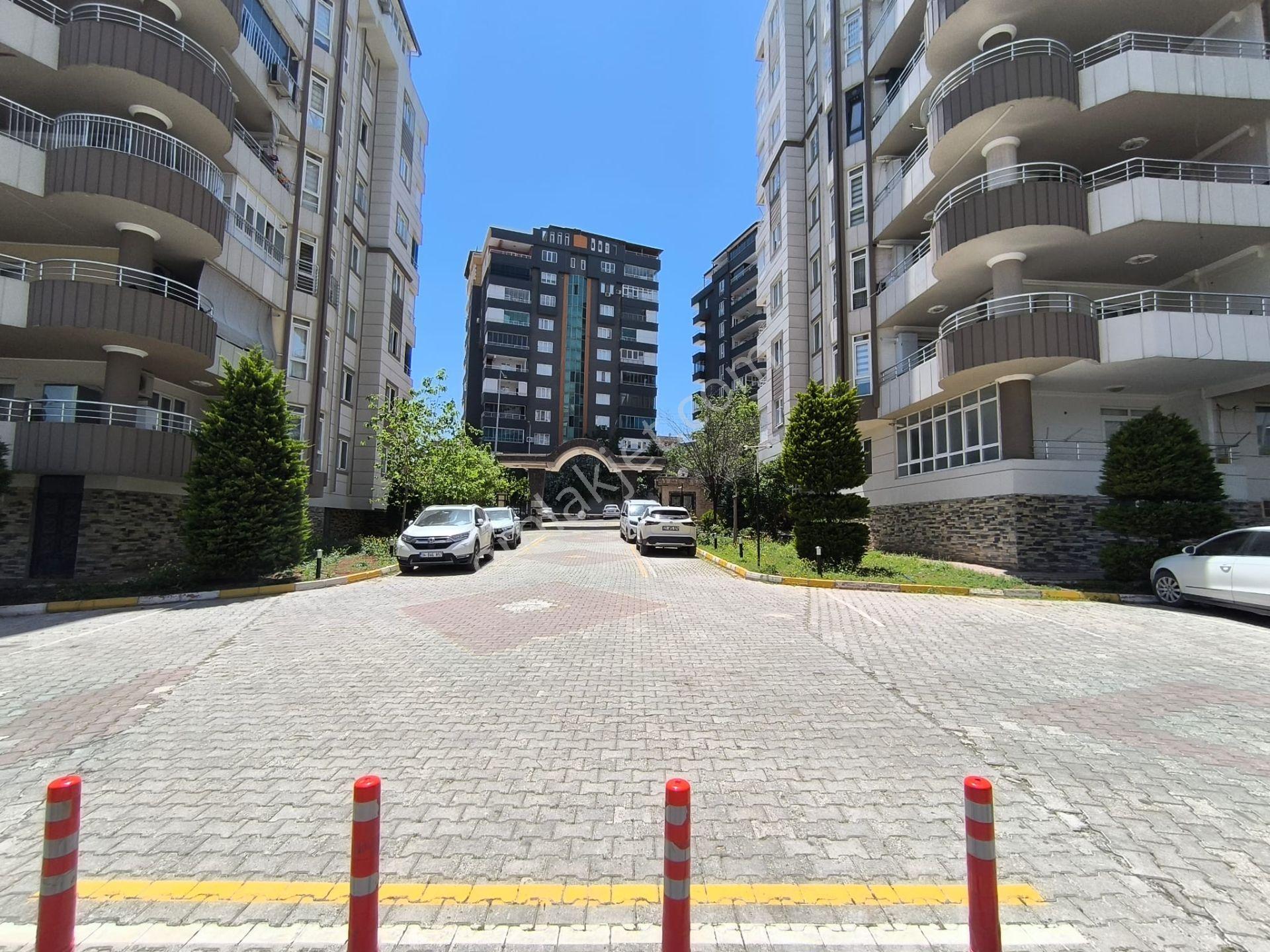 Site İçerisinde Geniş Ve Ferah 190 Metrekare Satılk Yüksek Giriş 4+1 Daire - Görsel 5