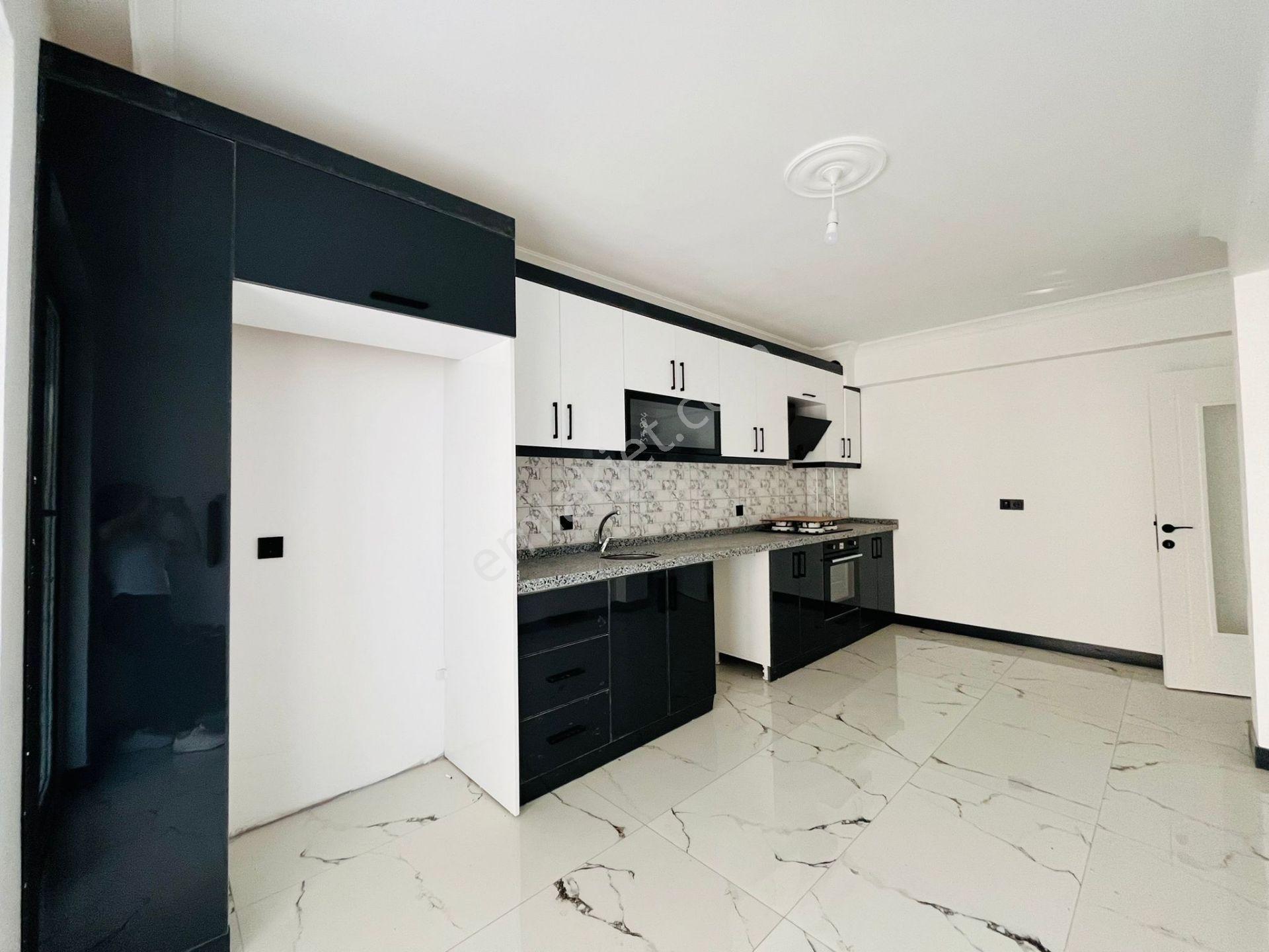 Şahintepe Mah. Yüksek Giriş 3+1 Asansörlü Sıfır 120m² Daire