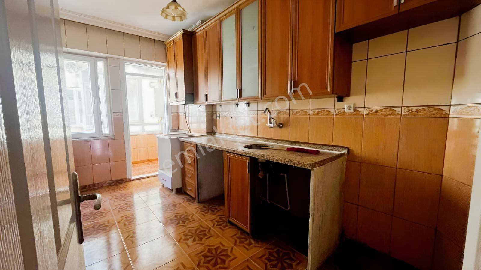 Güres Caddesi Ara Kat Kiralık 3+1 Daire - Görsel 18