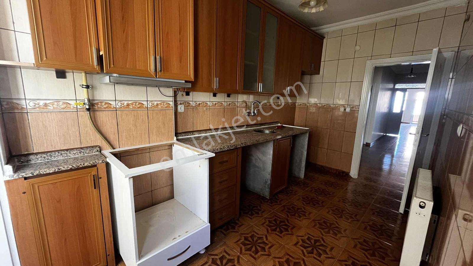 Güres Caddesi Ara Kat Kiralık 3+1 Daire - Görsel 15