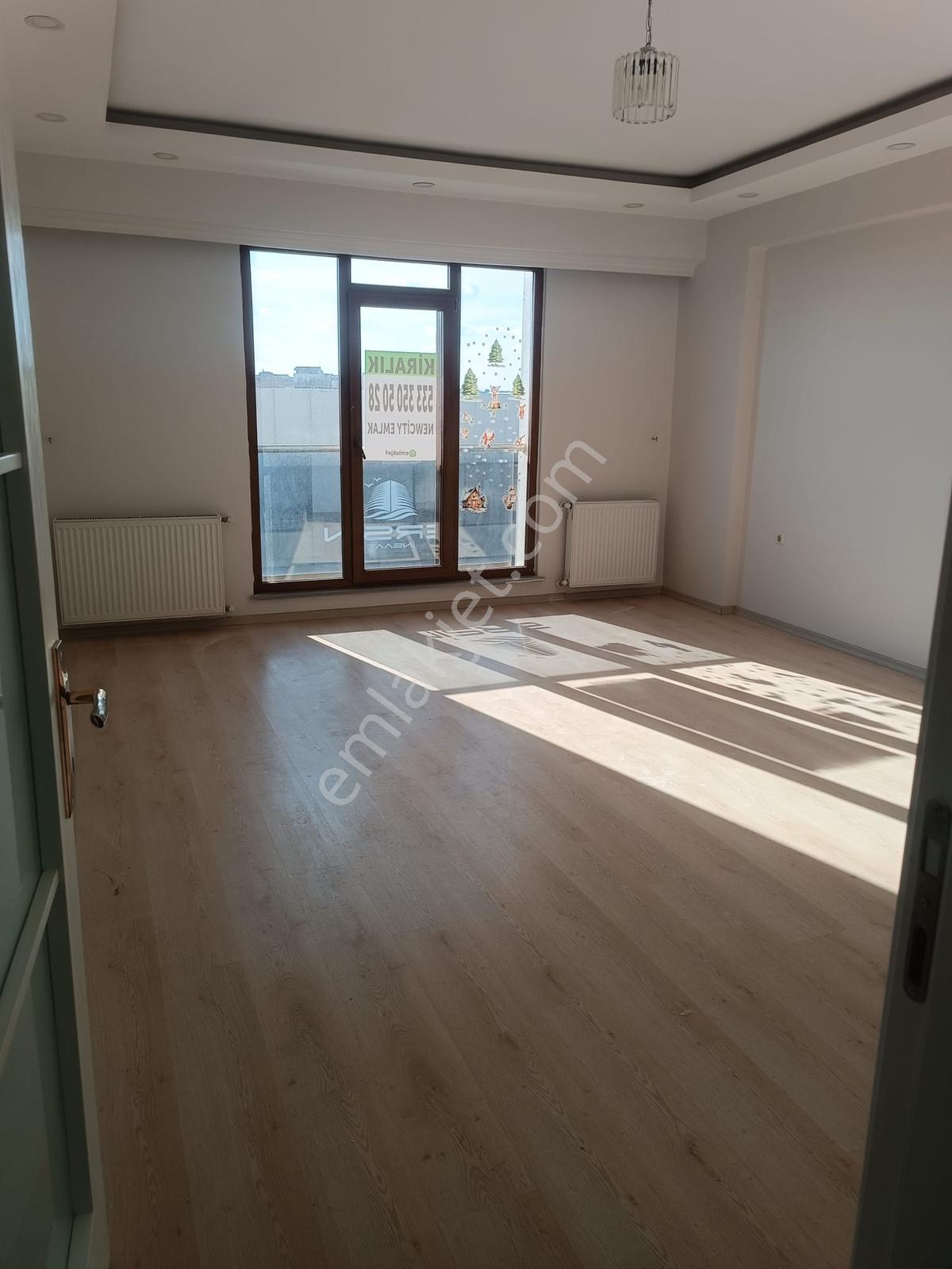 Kapalı Pazar Karşısında Teraslı Ve Balkonlu Kiralık 3+1 Daire - Görsel 25