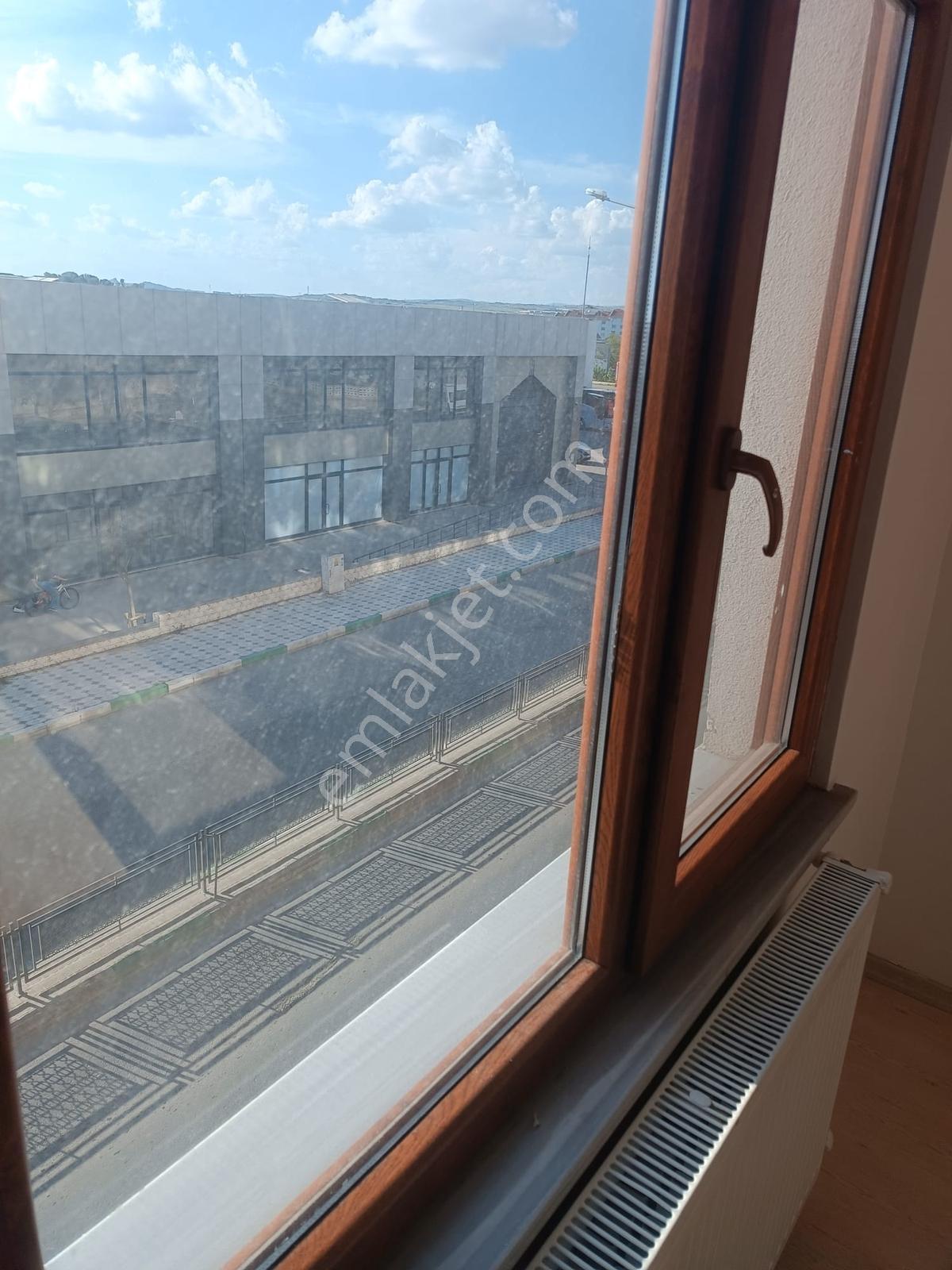Kapalı Pazar Karşısında Teraslı Ve Balkonlu Kiralık 3+1 Daire - Görsel 19
