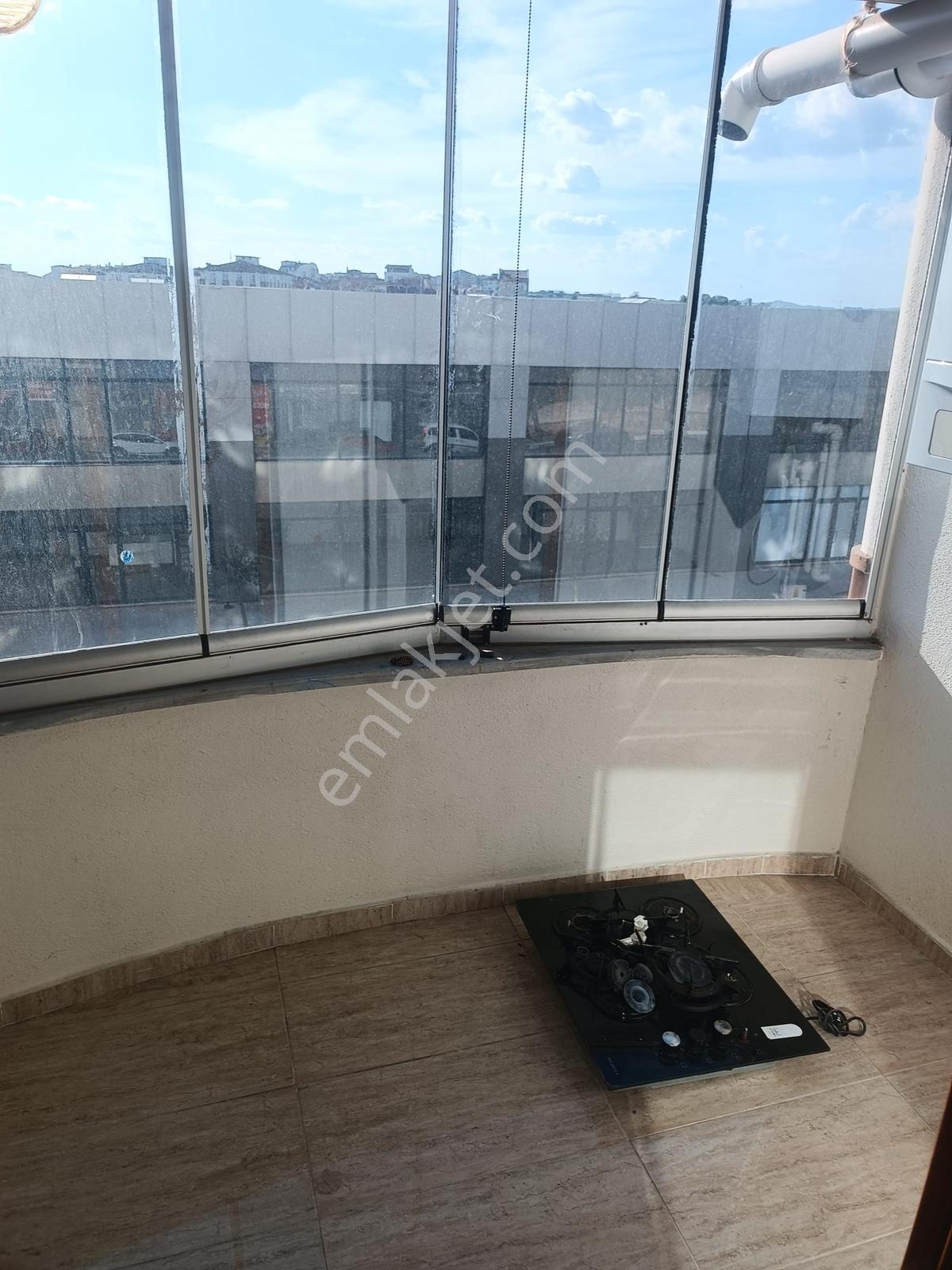 Kapalı Pazar Karşısında Teraslı Ve Balkonlu Kiralık 3+1 Daire - Görsel 18