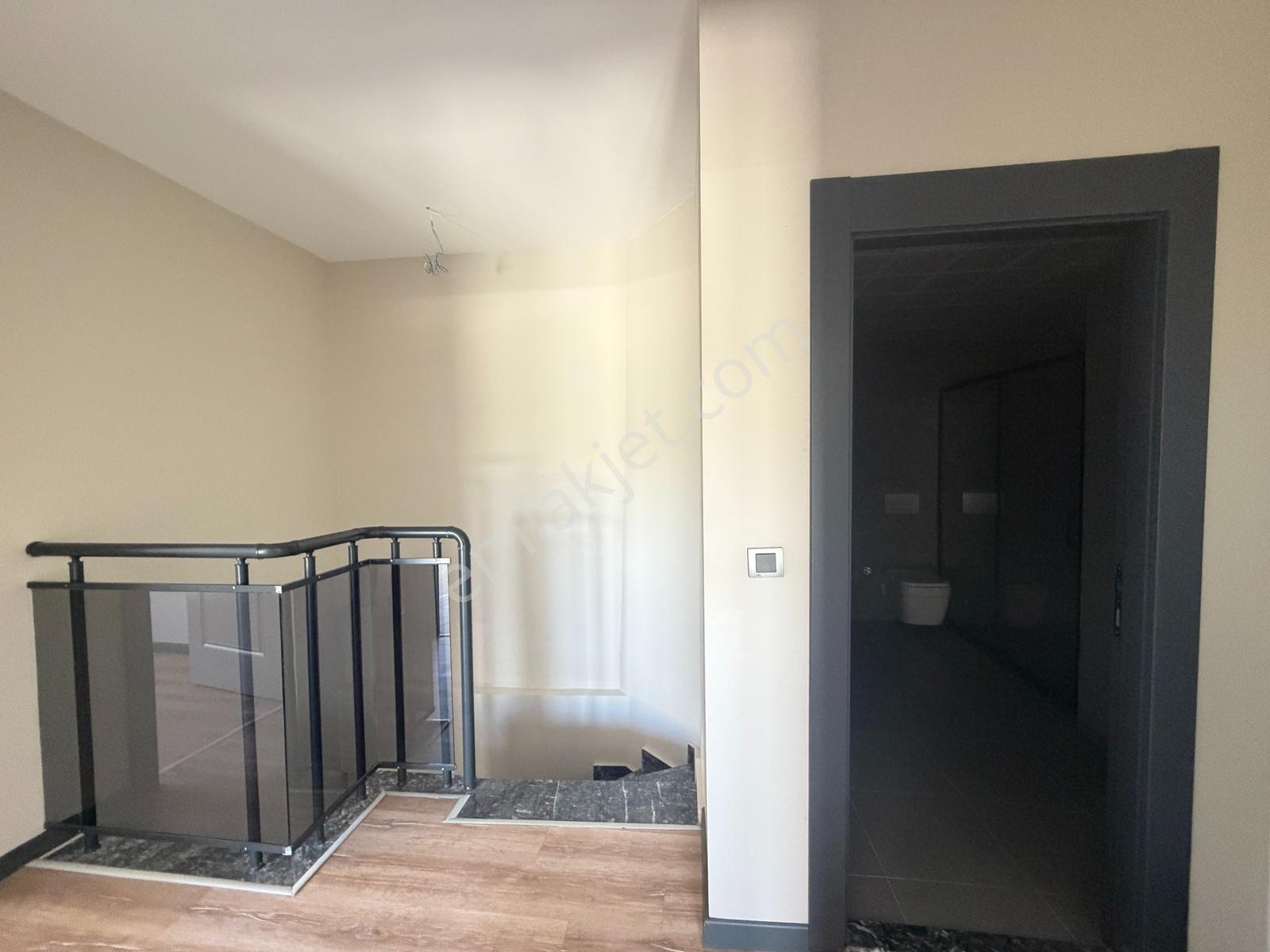 İncekte Çatı Eğimsiz/bağımsız Mutfak/ Önü Açık Kiralık 4+1 - Görsel 35