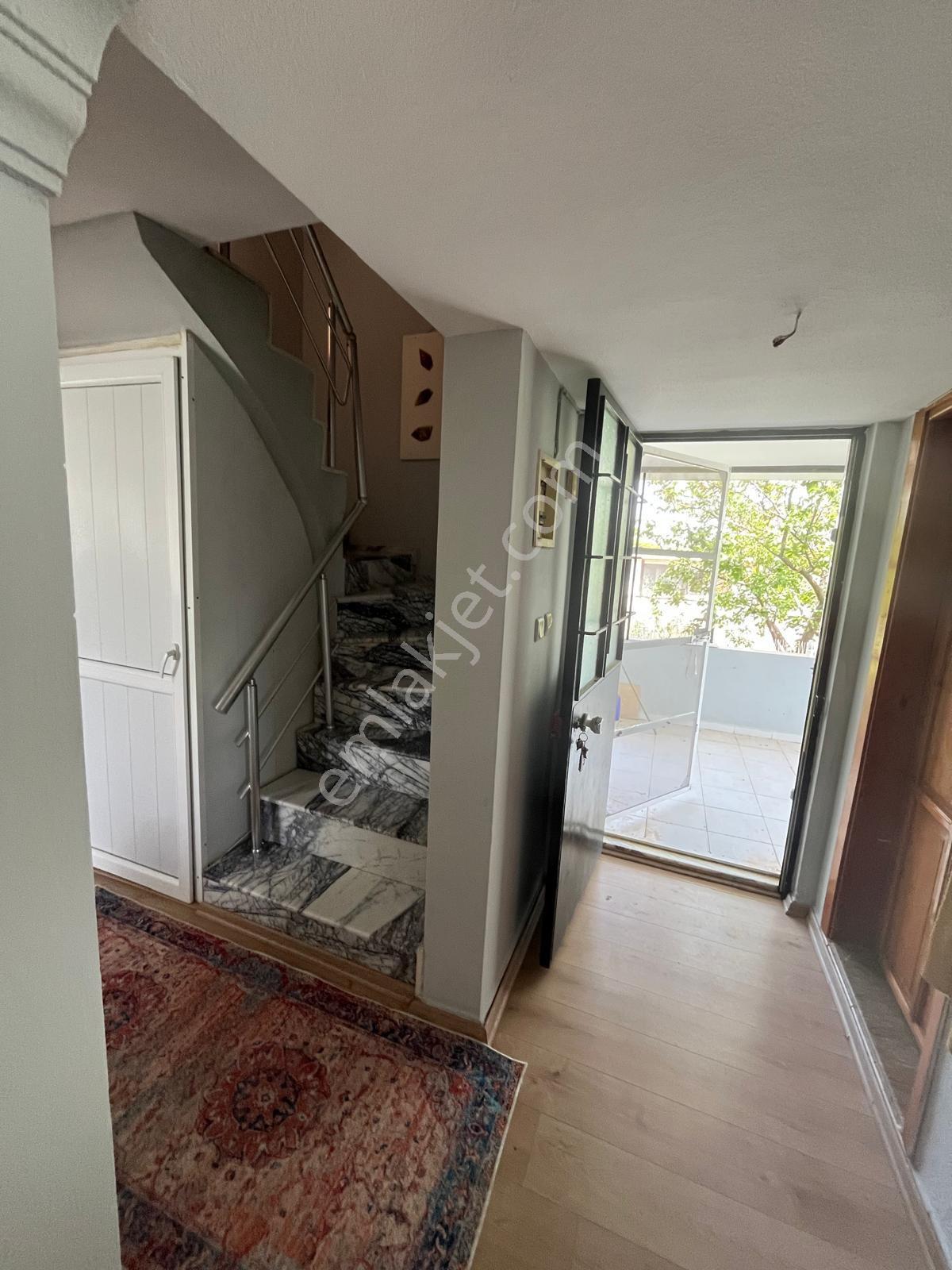 Urla Torasan Da Deniz Ve Sahile Yürüme Mesafesinde Kiralık Villa - Görsel 3