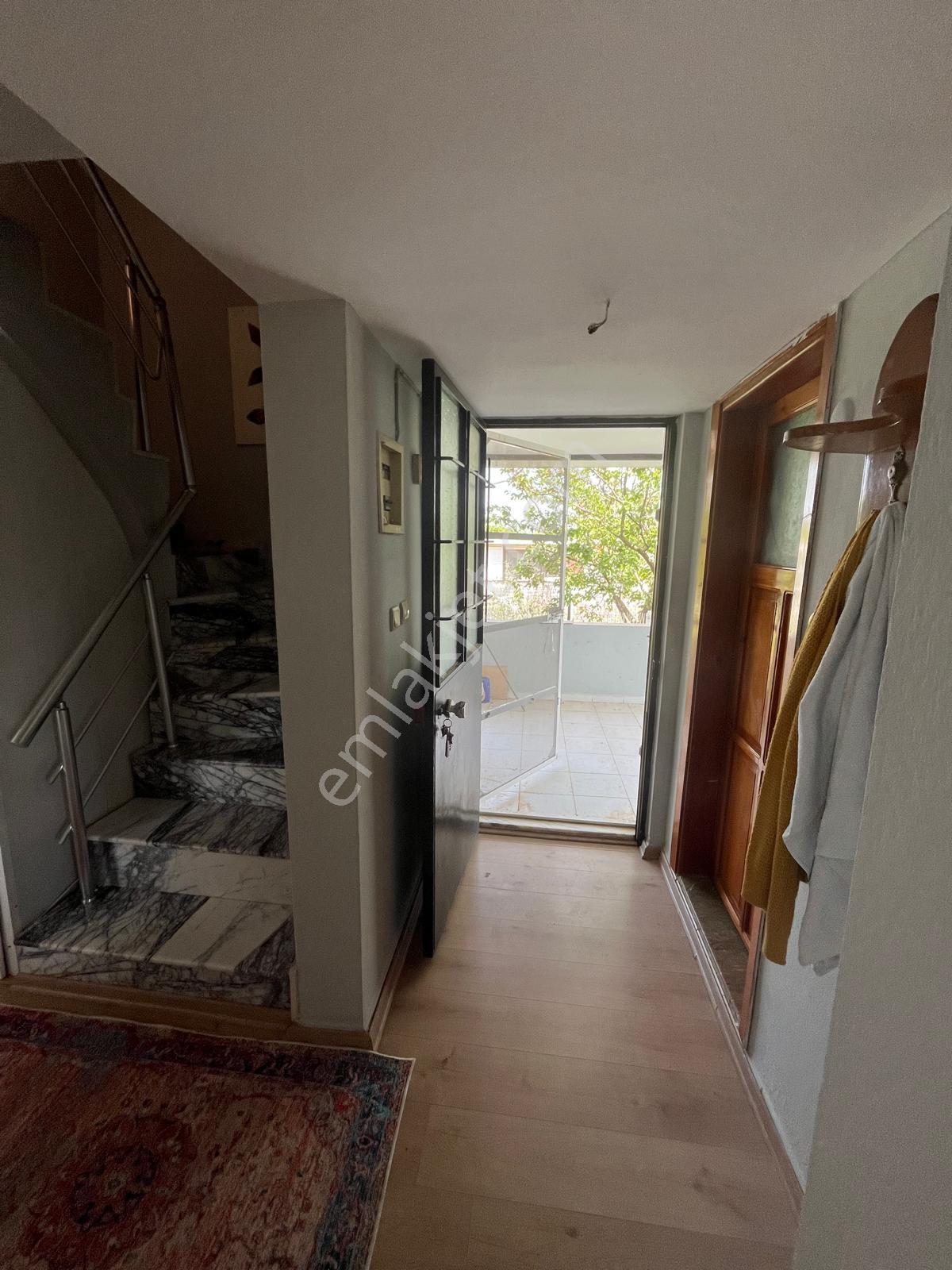 Urla Torasan Da Deniz Ve Sahile Yürüme Mesafesinde Kiralık Villa - Görsel 2