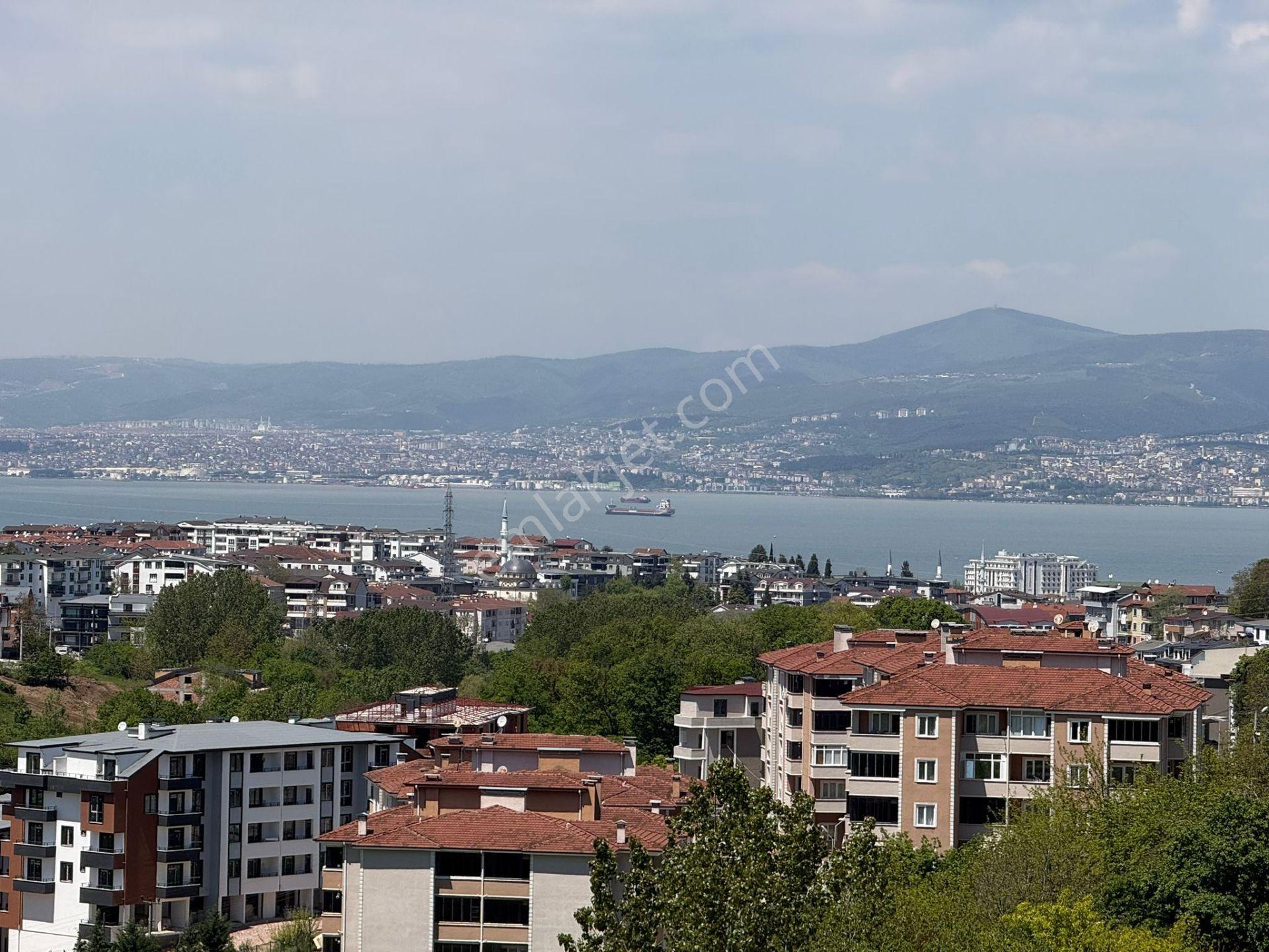 🌅🏡 Başiskele Altınkent’te Deniz Manzaralı Lüks Çatı Dubleks! 🏡🌅