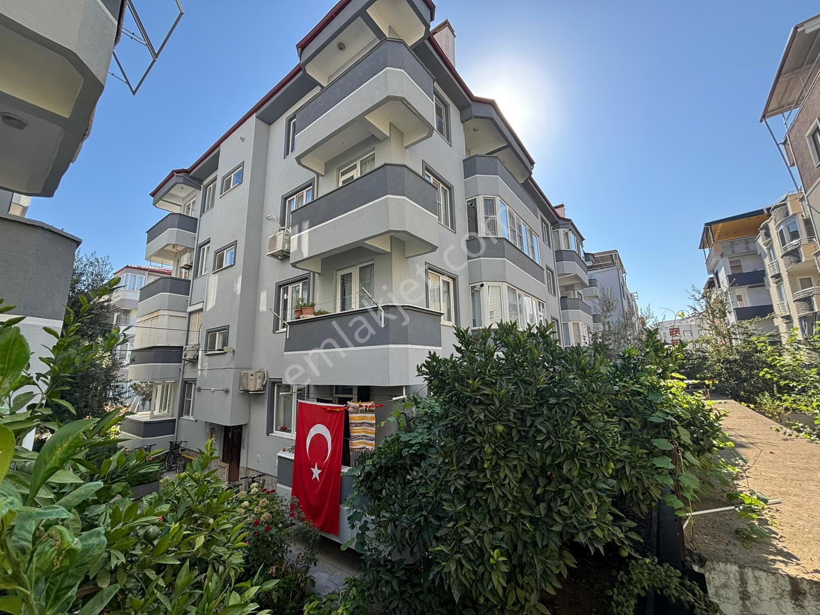 🟠🟠tek Yetkili Alfa'dan Akçay'da Satılık Denize 350 Mt Full Eşyalı Ayrı Mutfak 2+1 Daire