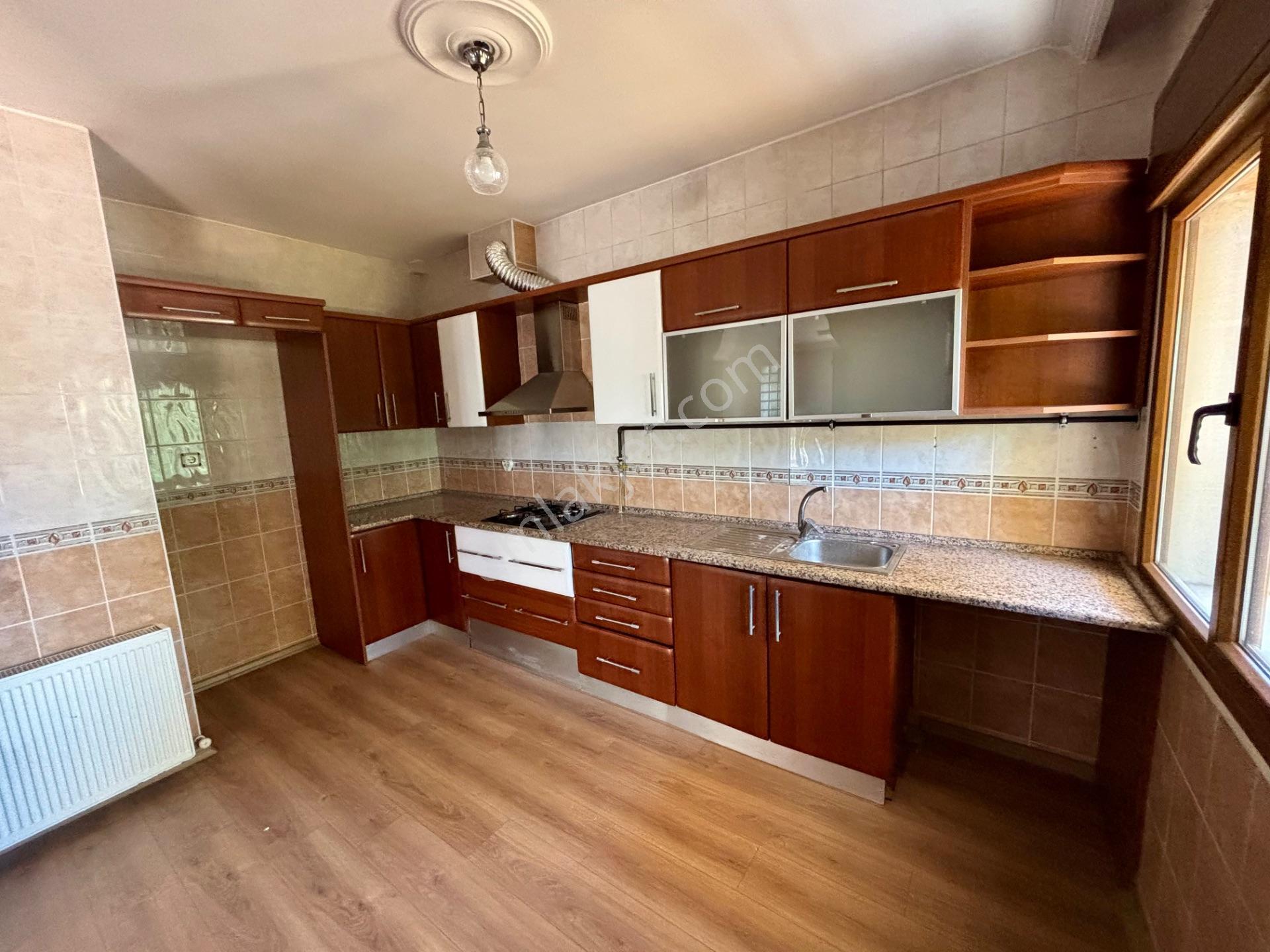 Altıevlerde Teraslı, Deniz Manzaralı Geniş 4+1 Villa - Görsel 12