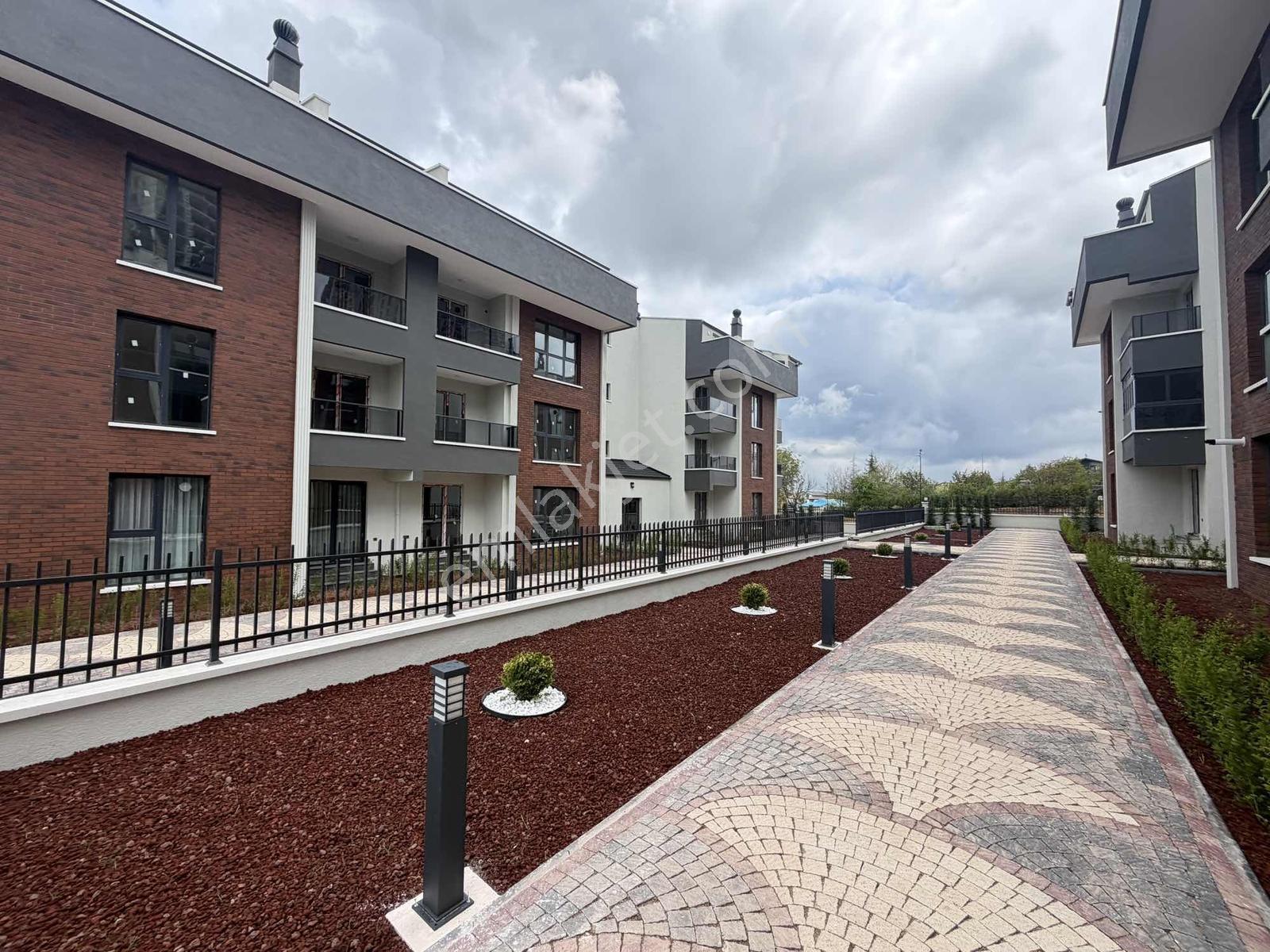 İncek'te Site İçi Ara Kat Kapalı Otoparklı Kiralık 1+1 - Görsel 16