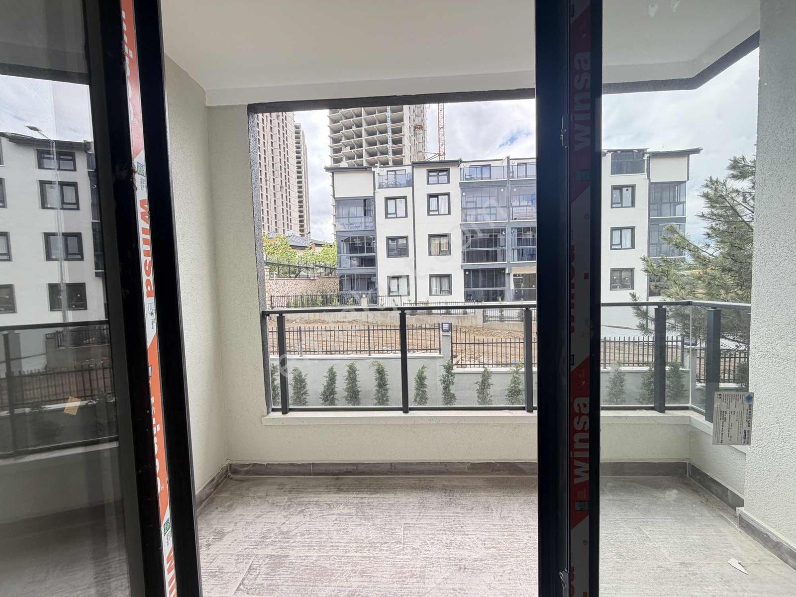İncek'te Site İçi Ara Kat Kapalı Otoparklı Kiralık 1+1 - Görsel 30