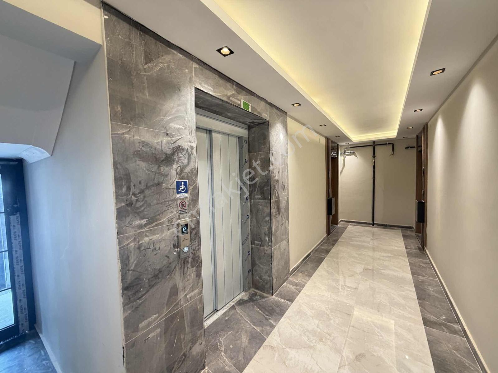 İncek'te Site İçi Ara Kat Kapalı Otoparklı Kiralık 1+1 - Görsel 10