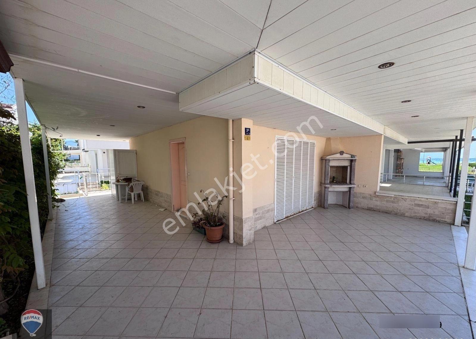 Karaova'da Denize Sıfır Sitede 3+1 Deniz Manzaralı Yazlık Villa - Görsel 19