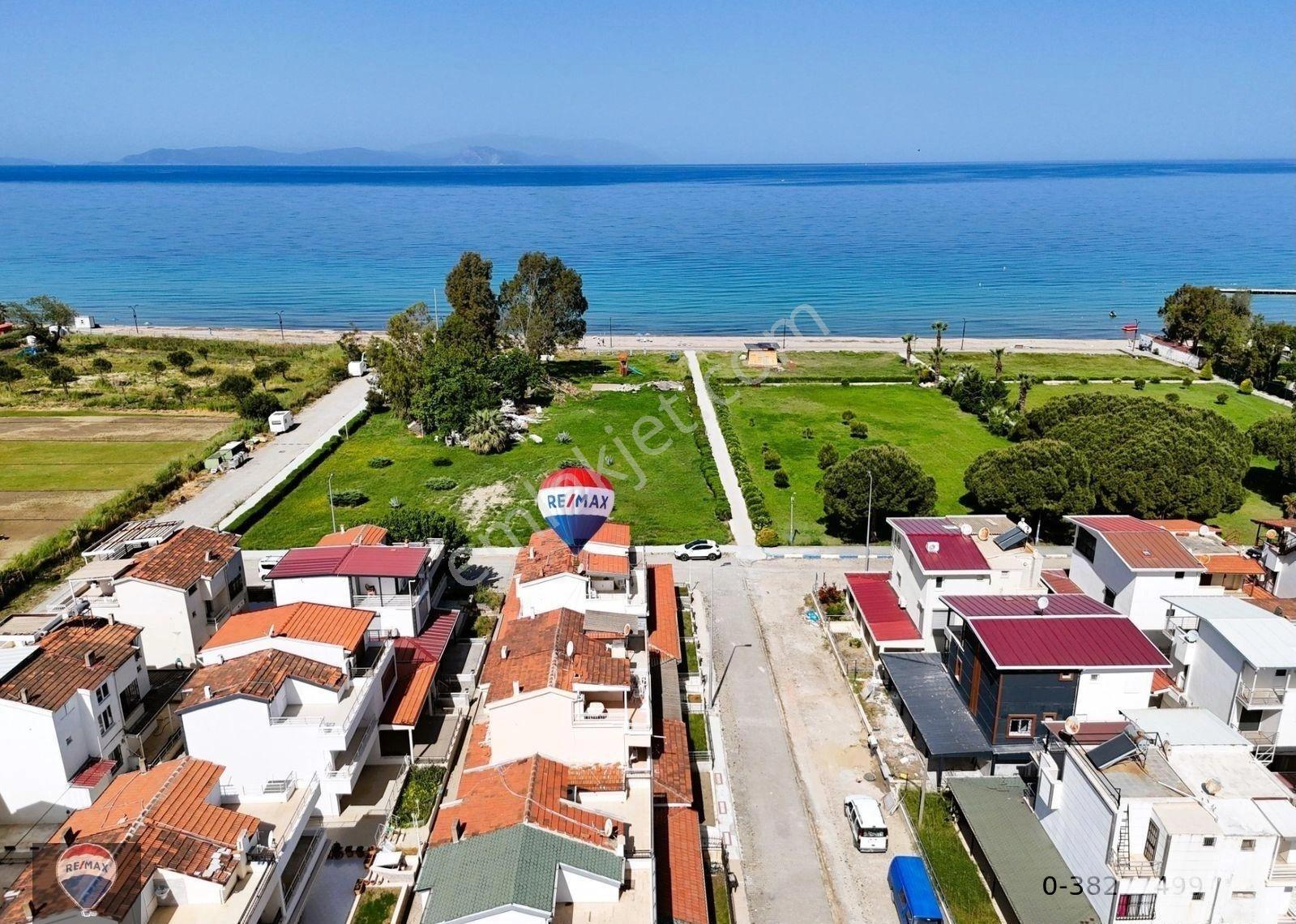 Karaova'da Denize Sıfır Sitede 3+1 Deniz Manzaralı Yazlık Villa
