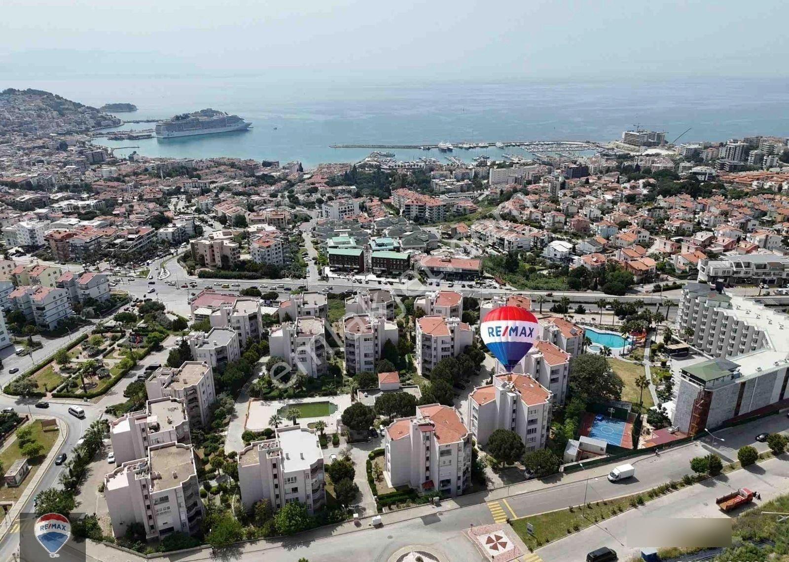 Ege Mah. Batı Ege Yalıkent Sitesi'nde Satılık 3+1 Daire