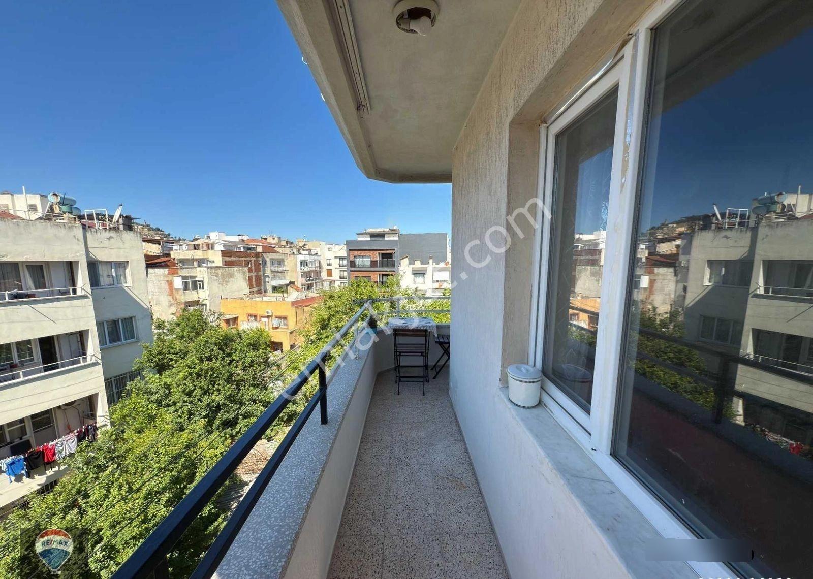 Şehir Merkezinde Deniz Manzaralı 2+1 Daire - Görsel 3