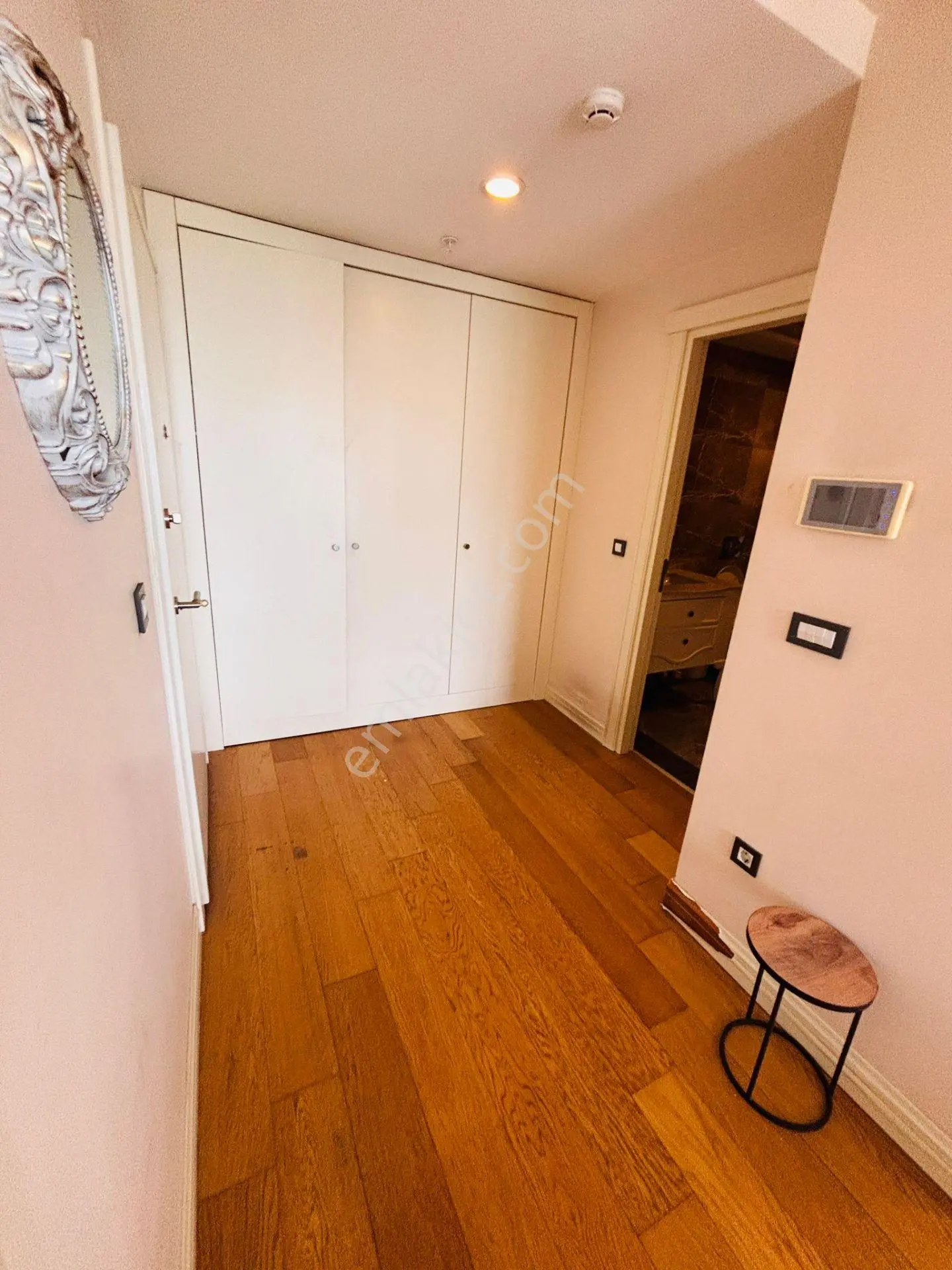 Kiptaş Venezia Mega Kiralık Full Lüks Eşyalı Kare Salon 1+1 Daire - Görsel 6