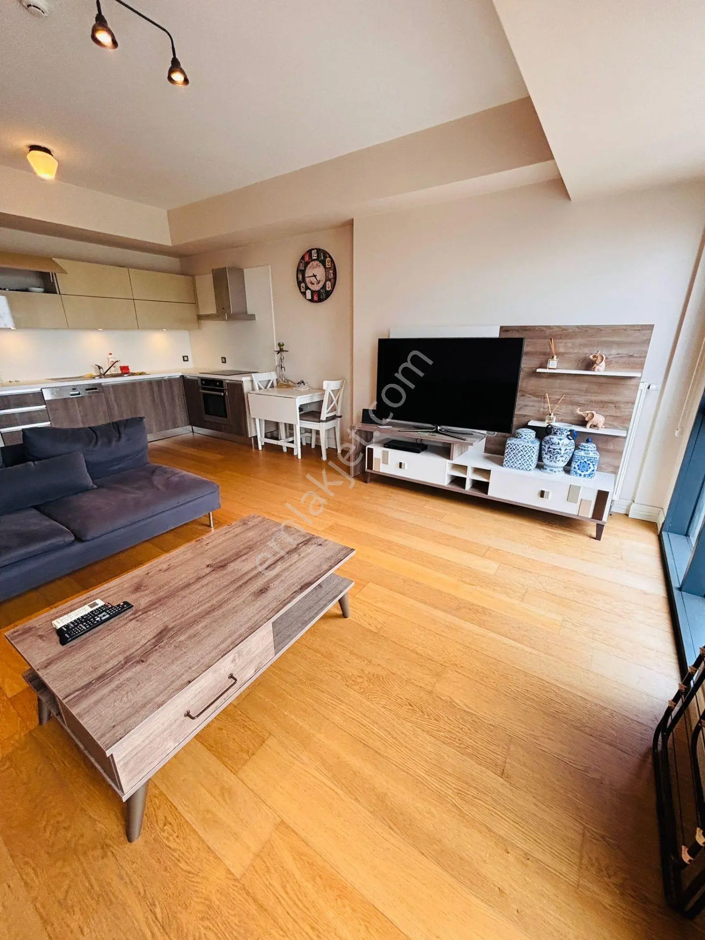 Kiptaş Venezia Mega Kiralık Full Lüks Eşyalı Kare Salon 1+1 Daire - Görsel 2