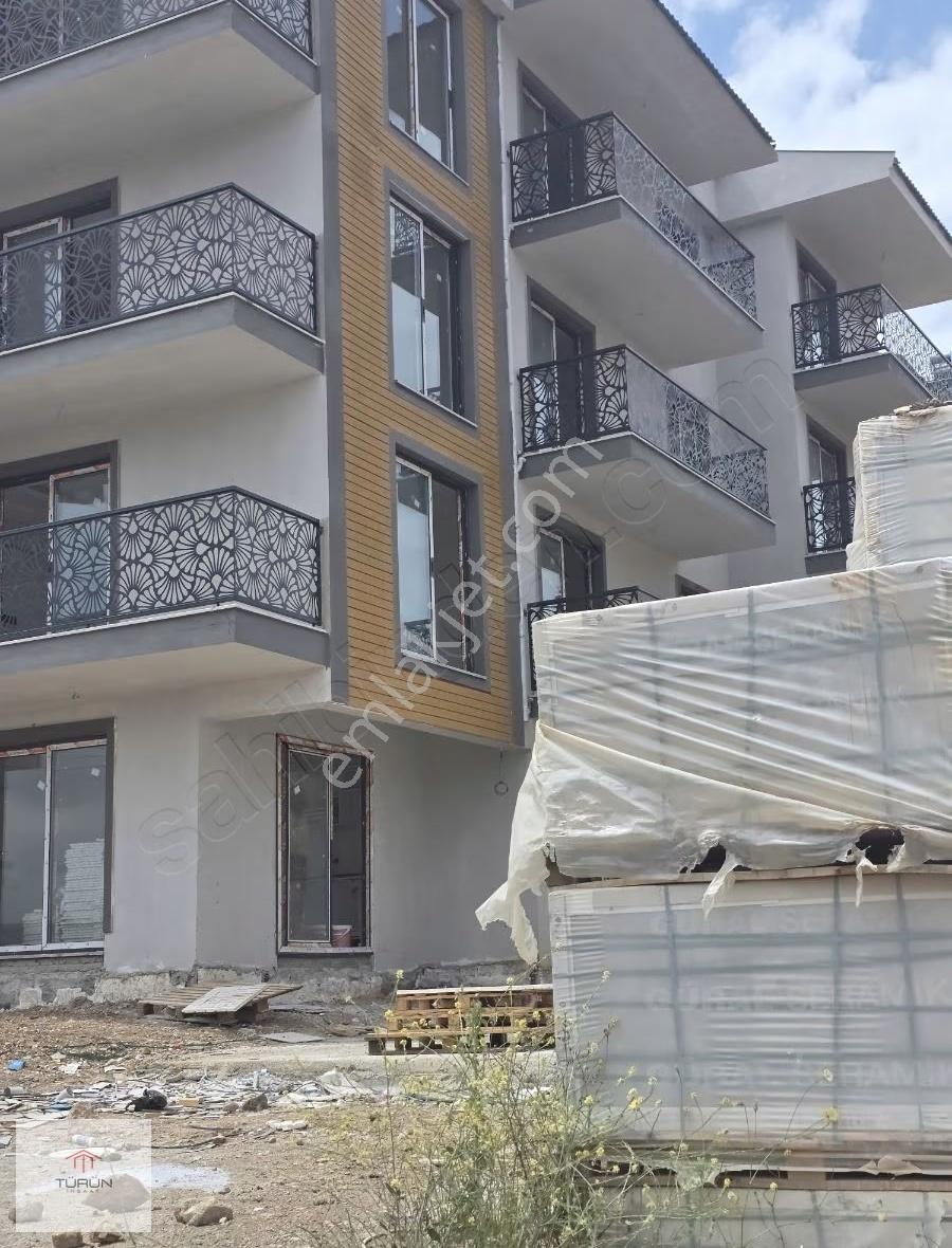 Karaçulha Çalıca Mahallesi'nde Ara Kat 2+1 Daire Satılık Havuzlu - Görsel 2