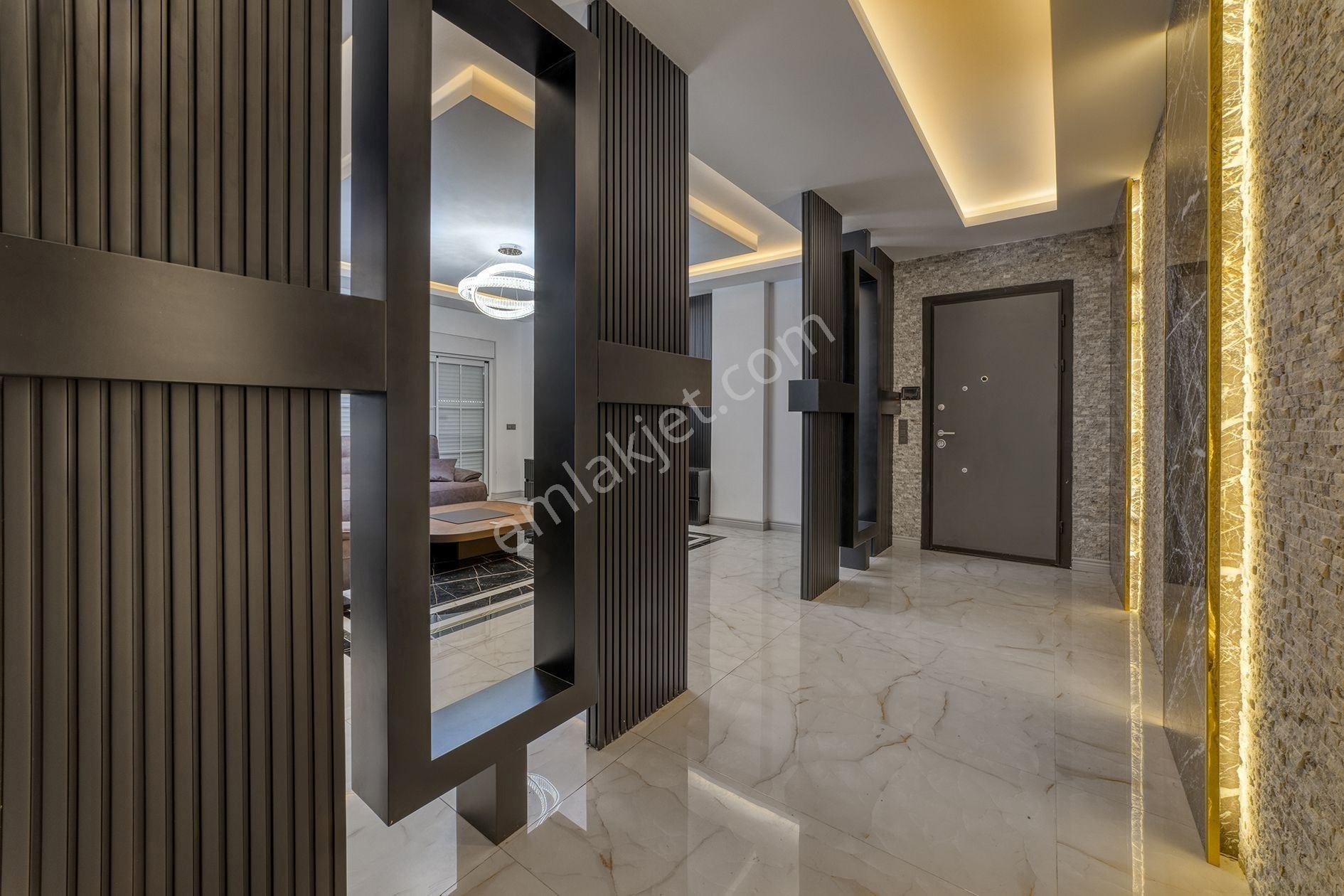 Alanya Tepe Bölgesinde Hayalinizdeki Lüks Triplex Villa - Görsel 16