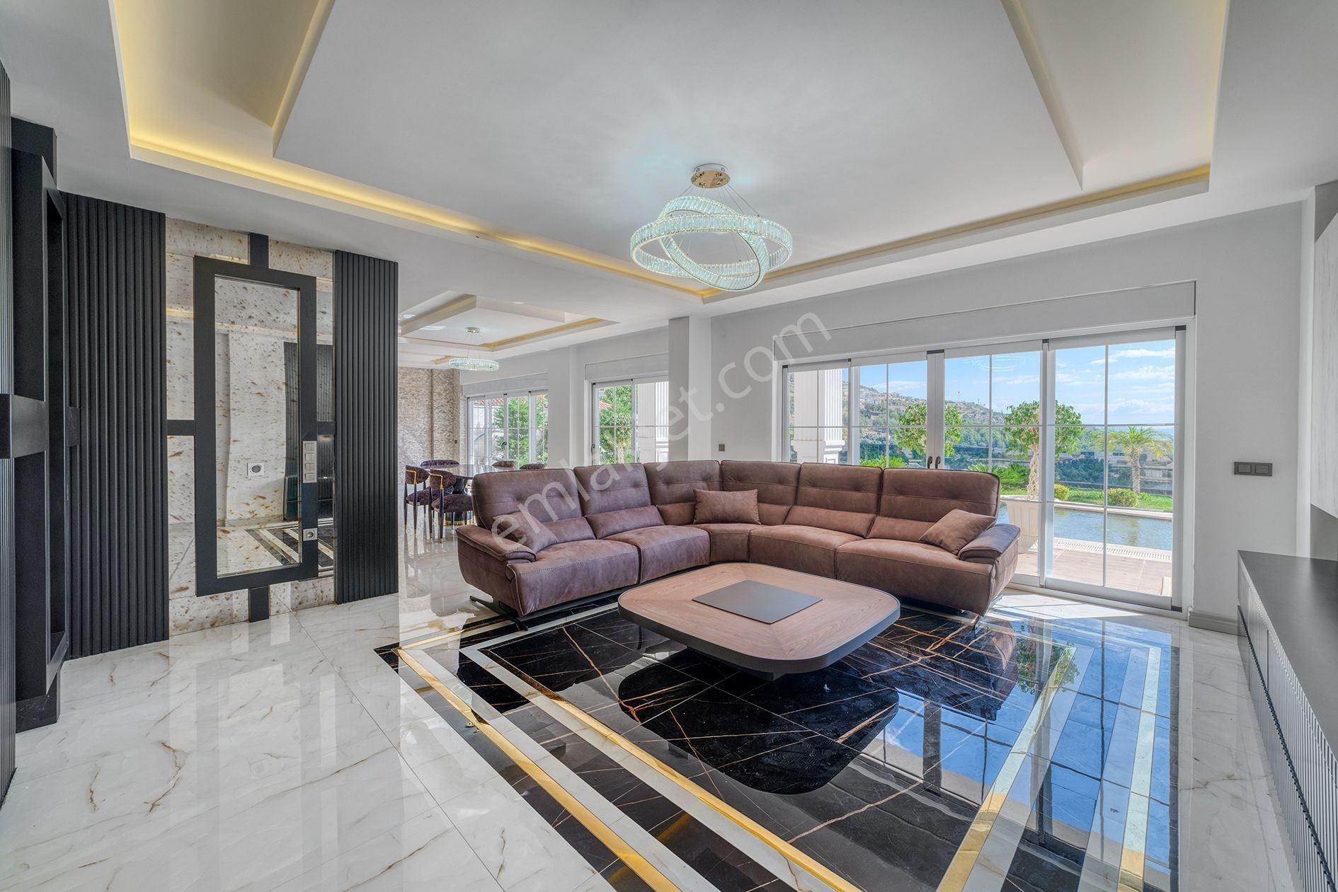 Alanya Tepe Bölgesinde Hayalinizdeki Lüks Triplex Villa - Görsel 2