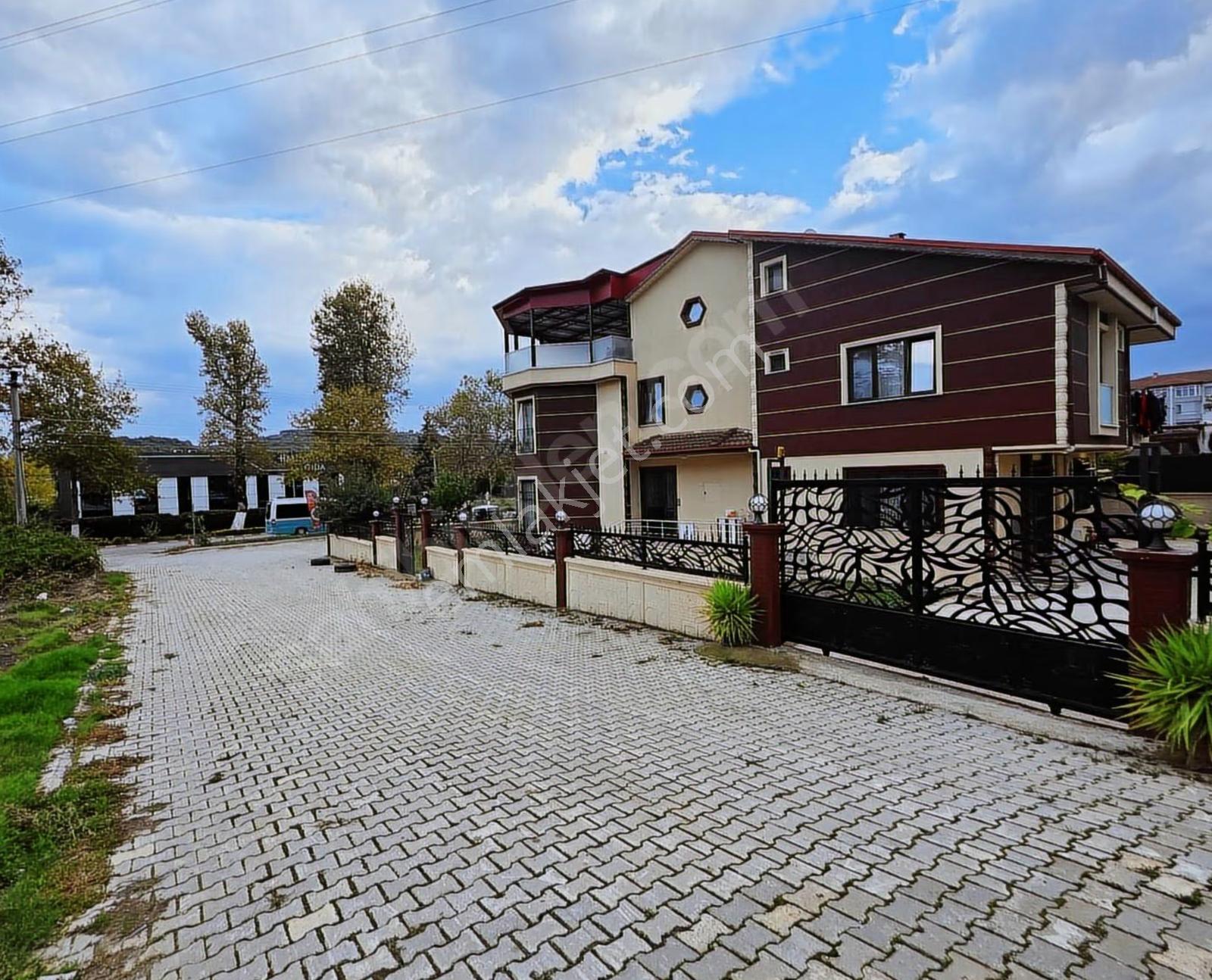 Termal Yolu Üzerinde Ferah Oturum İçin Mükemmel Satılık Villa - Görsel 25