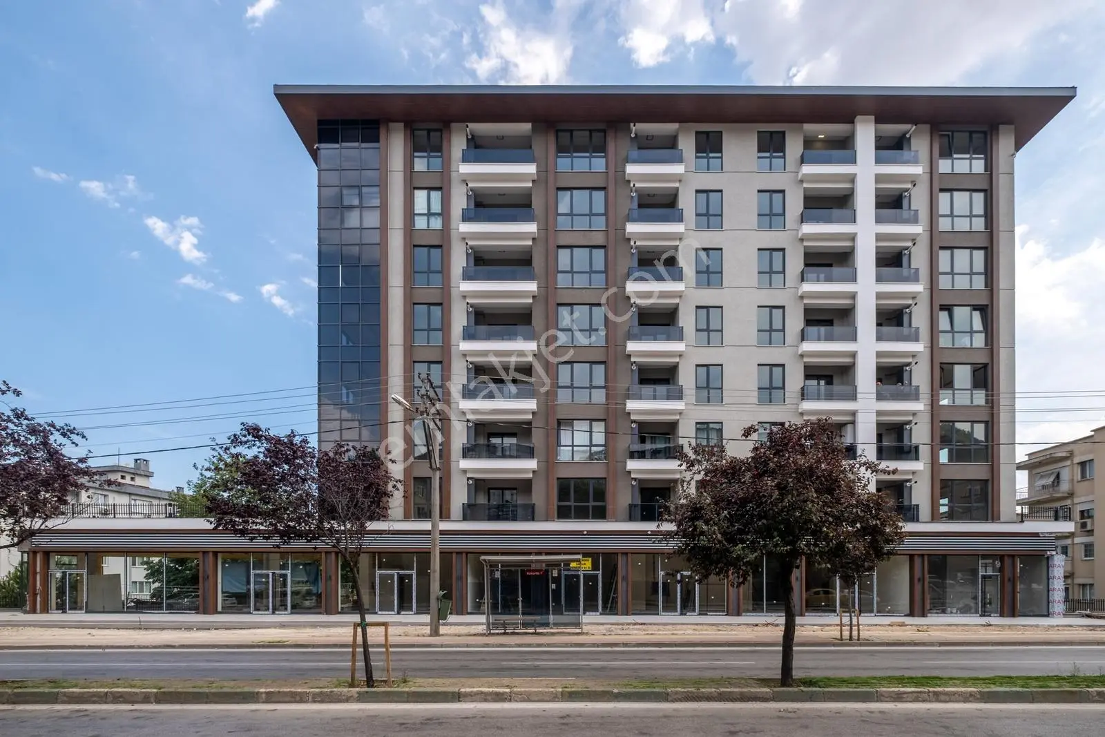 Remax Area Dan Cadde Üzerinde Satılık Ara Kat Sıfır 3+1 Daire