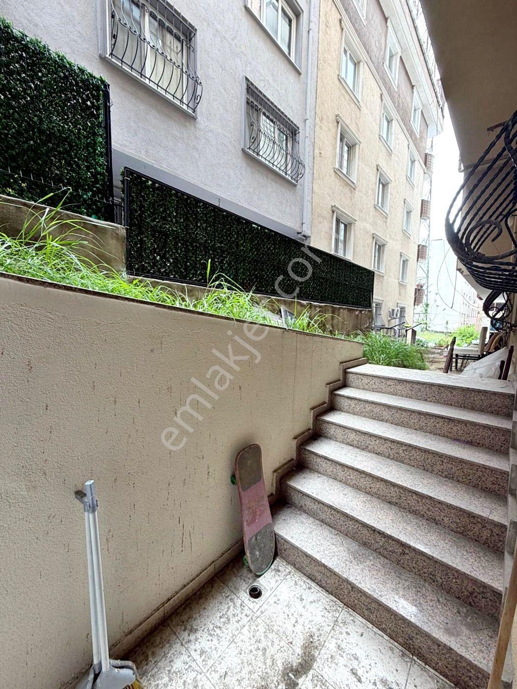 Alban'dan Bahçe Kullanımlı Metrobüs Dibi 90m² 2+1 Satılık Daire - Görsel 11