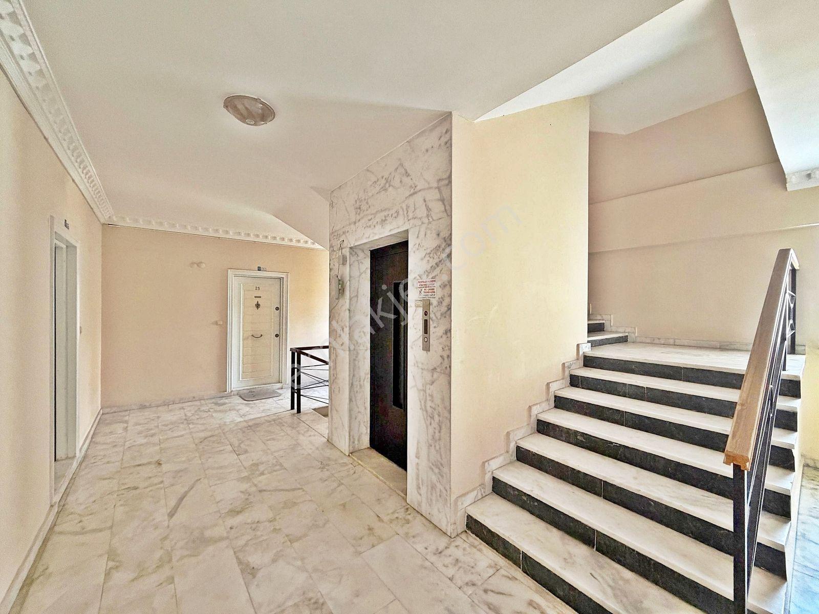 Alanya Cumhuriyet'de Denize Yakın Satılık 1+1 Eşyalı Daire - Görsel 13